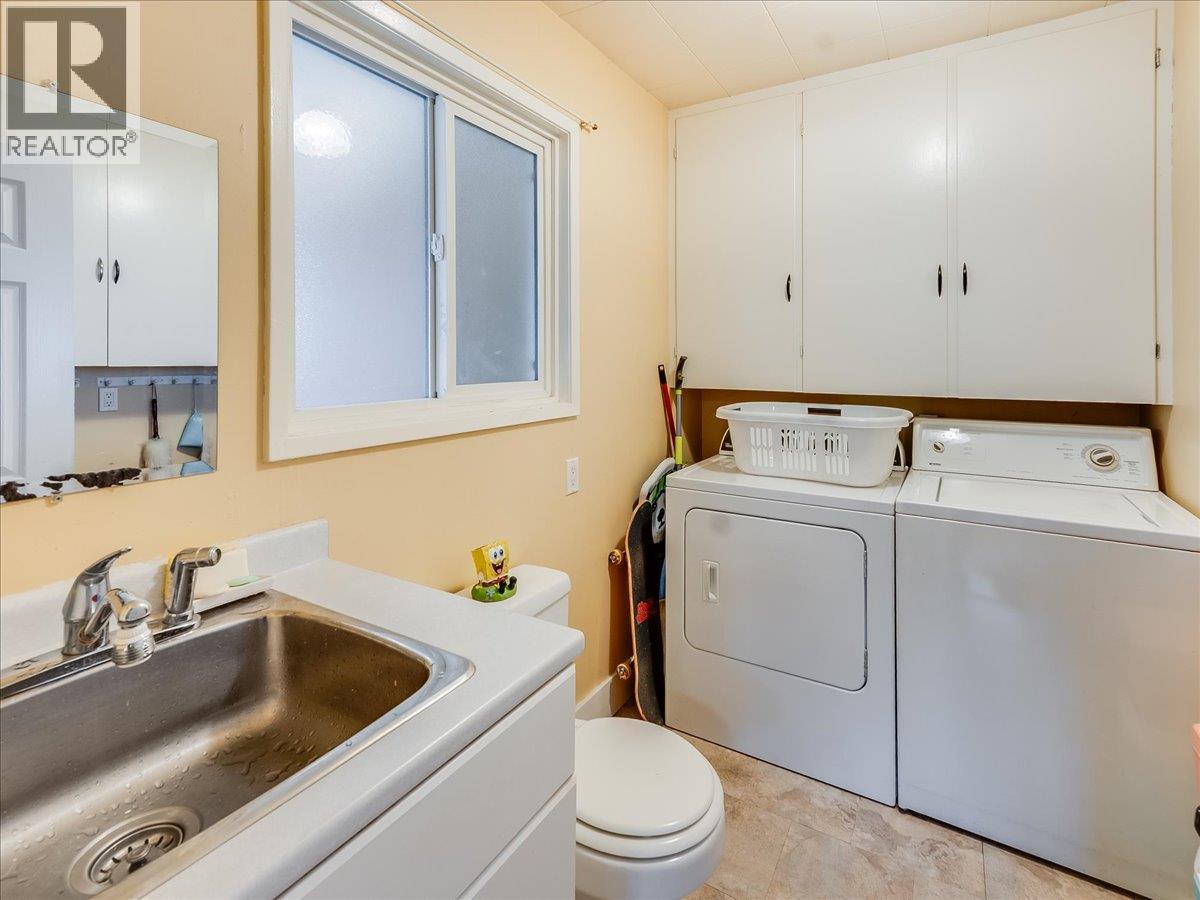 2270 10th Avenue, Castlegar, British Columbia  V1N 2Z7 - Photo 19 - 10372024