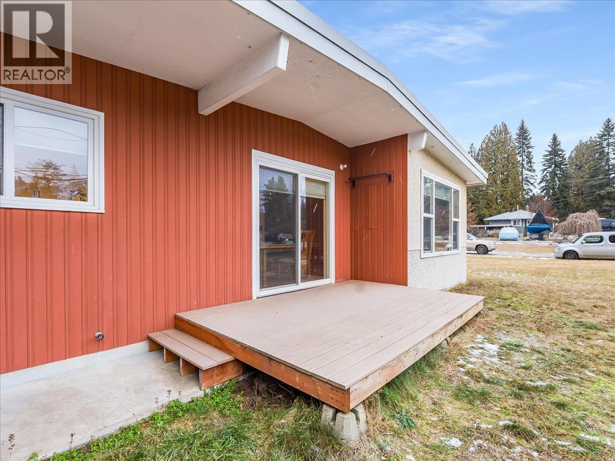 2270 10th Avenue, Castlegar, British Columbia  V1N 2Z7 - Photo 26 - 10372024