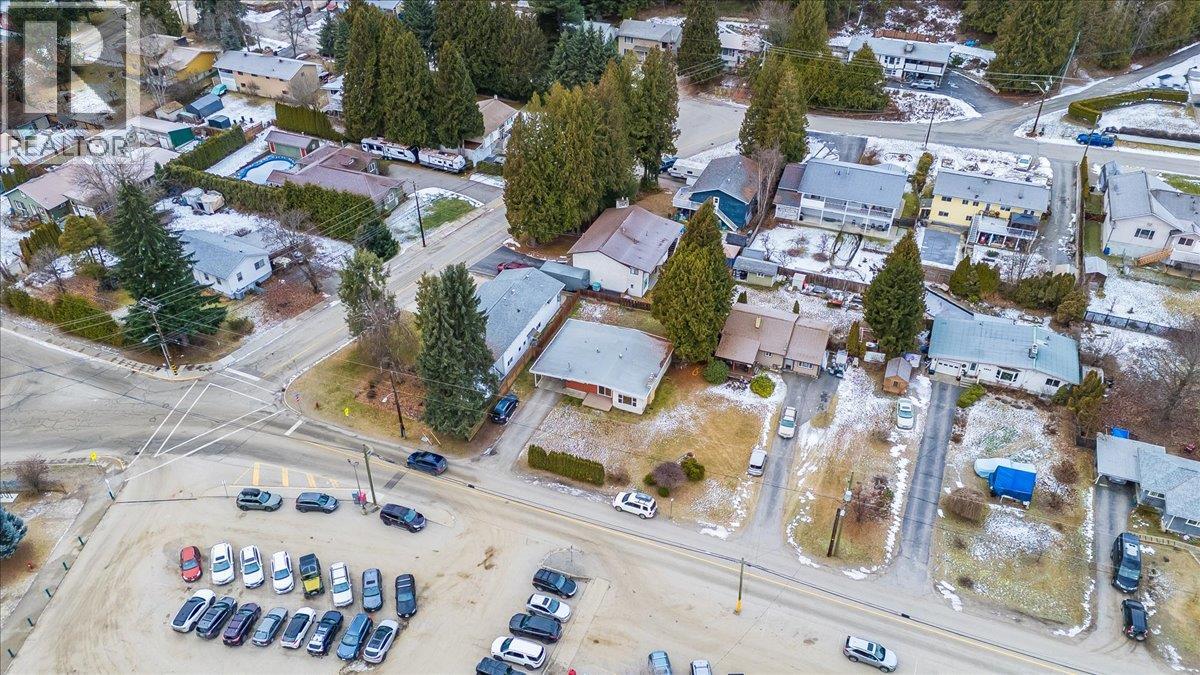 2270 10th Avenue, Castlegar, British Columbia  V1N 2Z7 - Photo 27 - 10372024