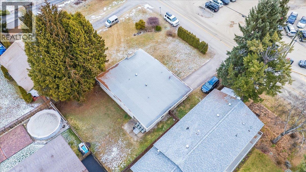 2270 10th Avenue, Castlegar, British Columbia  V1N 2Z7 - Photo 29 - 10372024