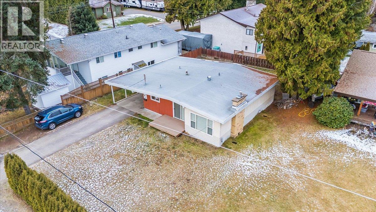 2270 10th Avenue, Castlegar, British Columbia  V1N 2Z7 - Photo 3 - 10372024