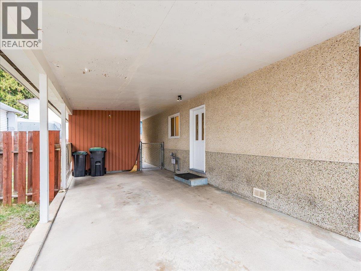 2270 10th Avenue, Castlegar, British Columbia  V1N 2Z7 - Photo 30 - 10372024