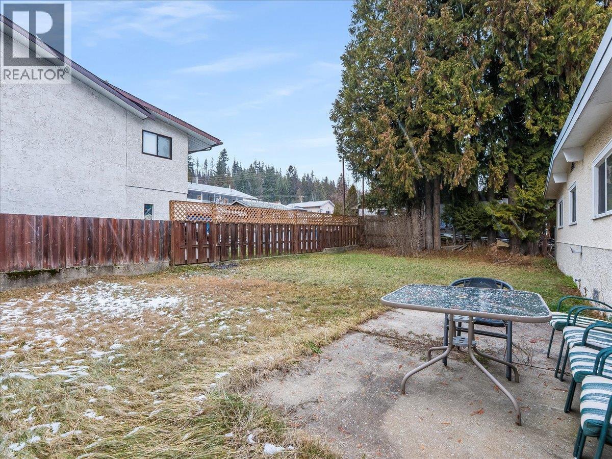 2270 10th Avenue, Castlegar, British Columbia  V1N 2Z7 - Photo 31 - 10372024