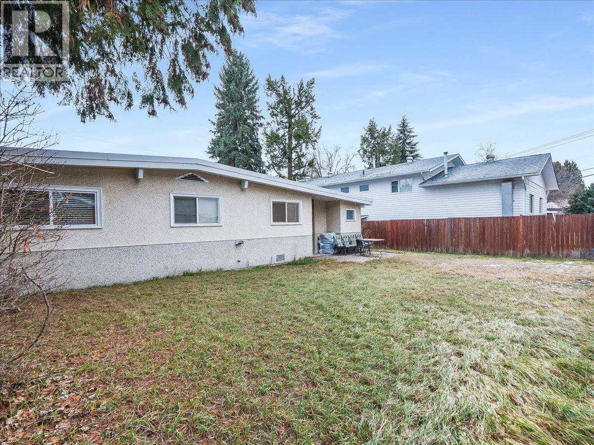 2270 10th Avenue, Castlegar, British Columbia  V1N 2Z7 - Photo 32 - 10372024