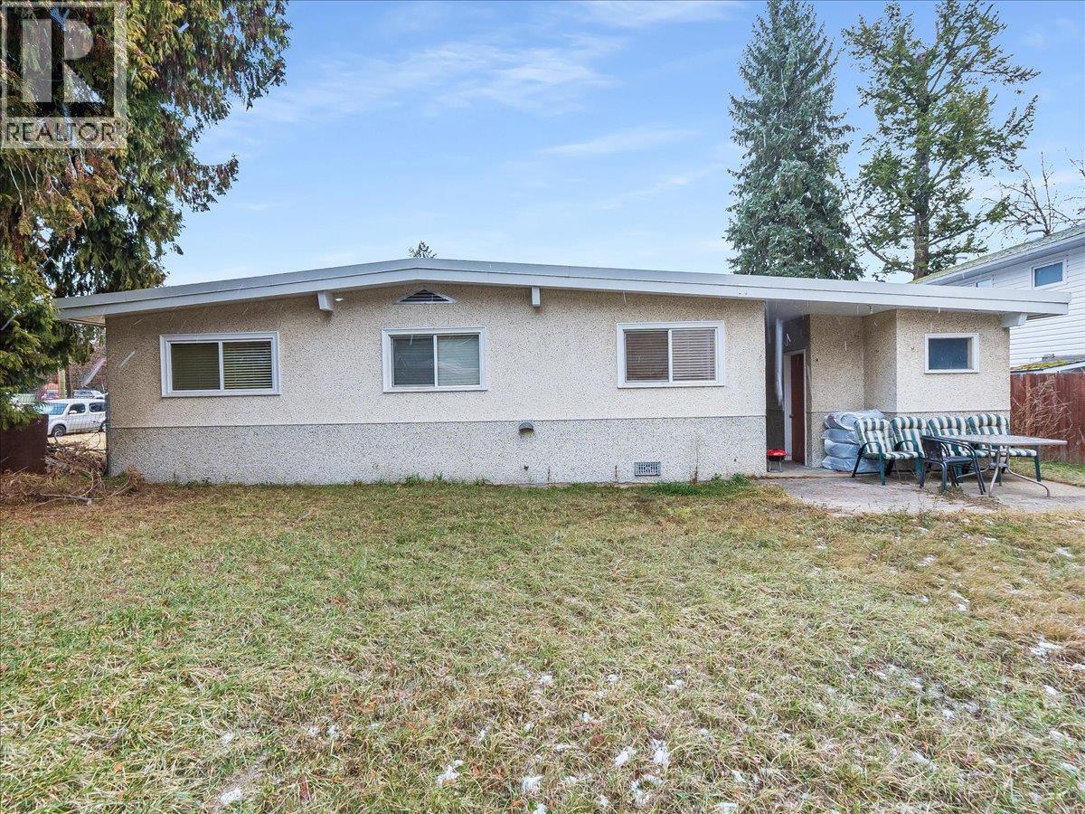2270 10th Avenue, Castlegar, British Columbia  V1N 2Z7 - Photo 33 - 10372024