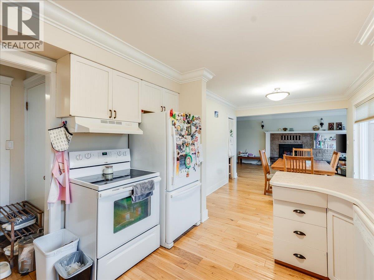 2270 10th Avenue, Castlegar, British Columbia  V1N 2Z7 - Photo 8 - 10372024