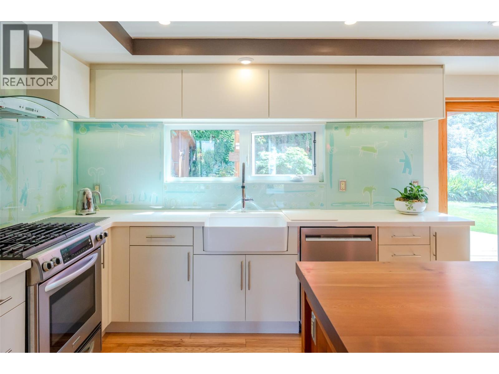 830 Three Mile Road, Penticton, British Columbia  V2A 8T7 - Photo 15 - 10371936