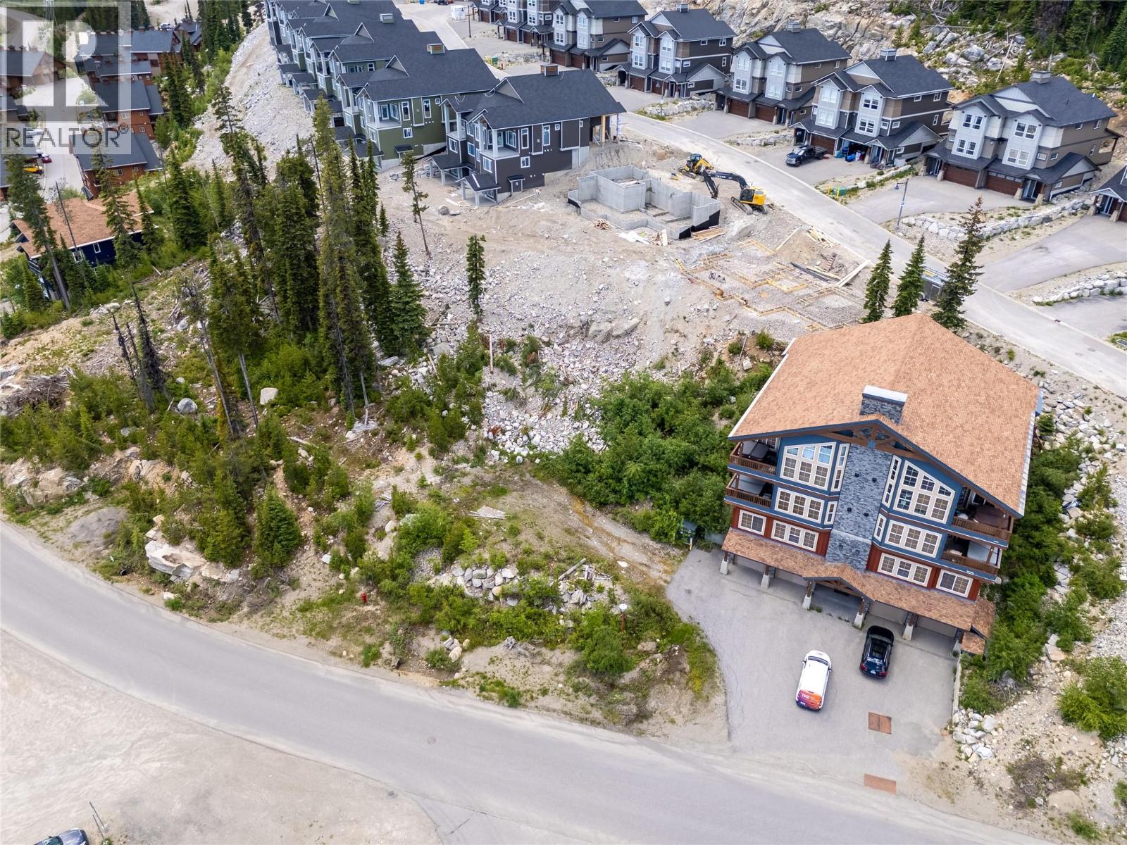 5850 Snow Pines Way, big white, British Columbia