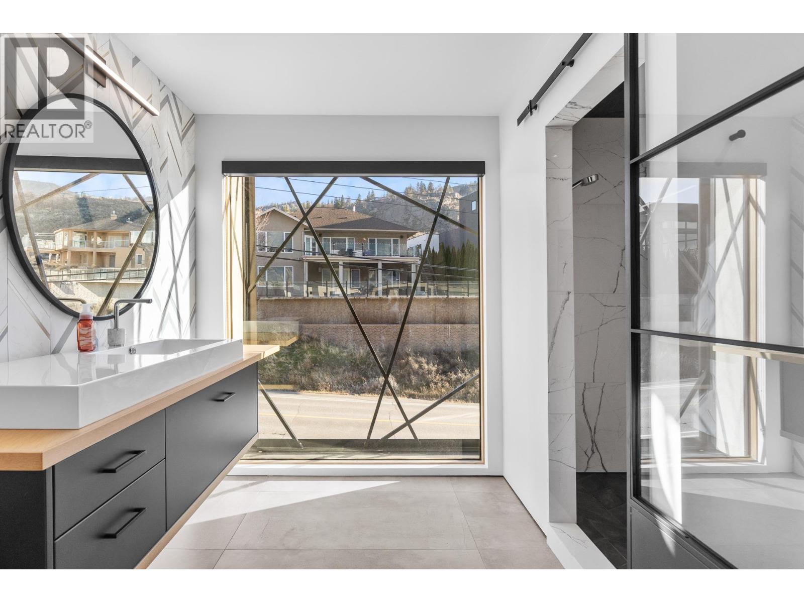 4043 Lakeside Road, Penticton, British Columbia  V2A 8W3 - Photo 34 - 10372066