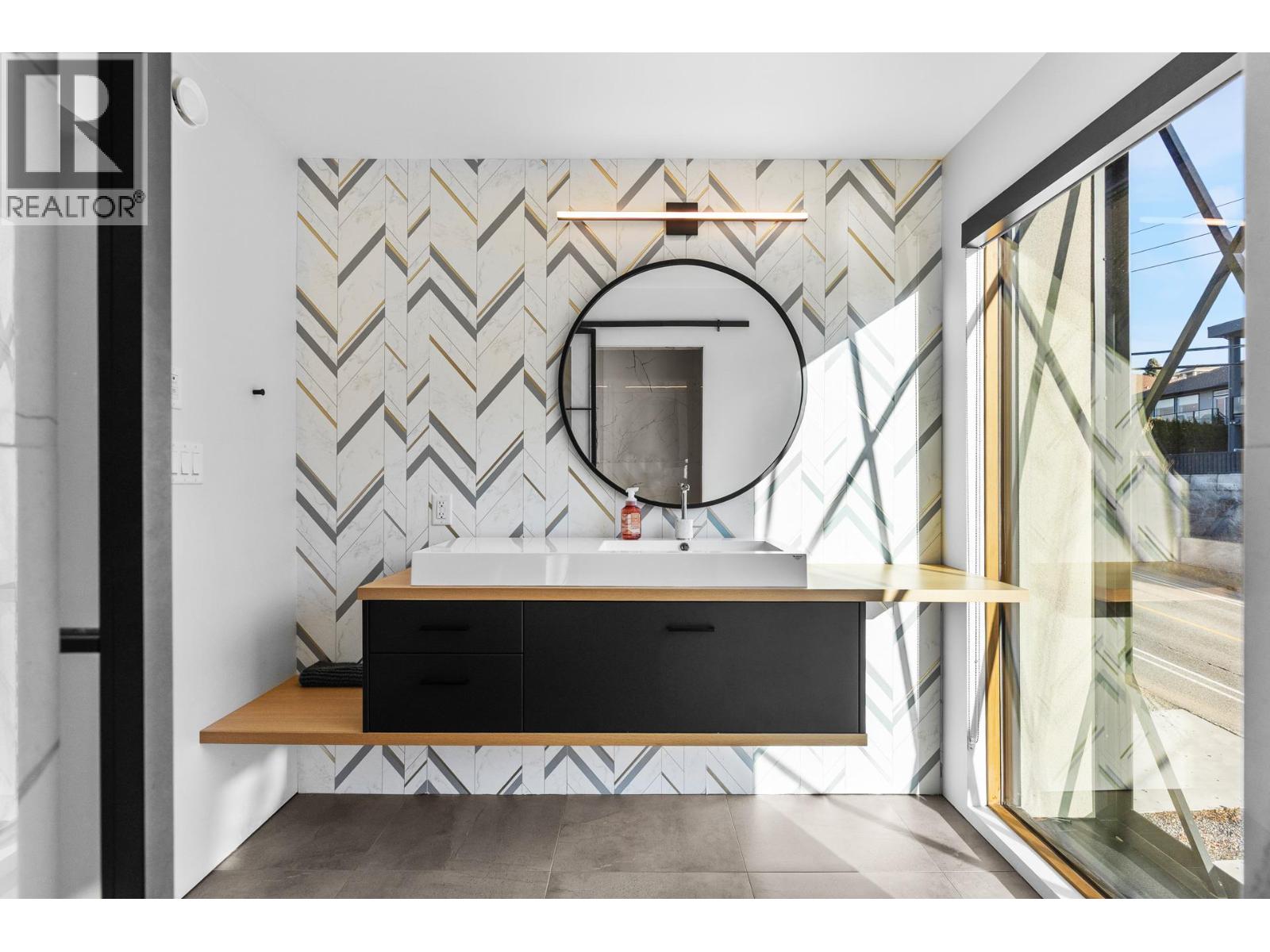 4043 Lakeside Road, Penticton, British Columbia  V2A 8W3 - Photo 35 - 10372066