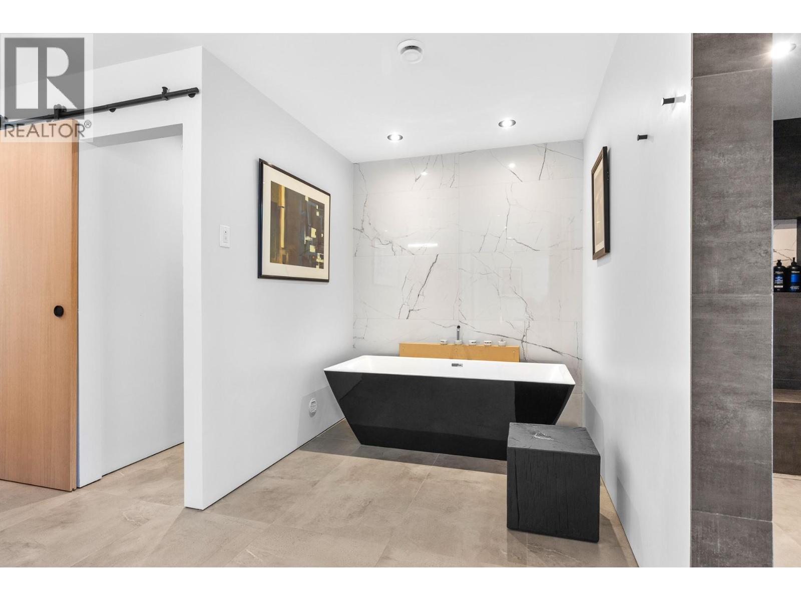 4043 Lakeside Road, Penticton, British Columbia  V2A 8W3 - Photo 42 - 10372066