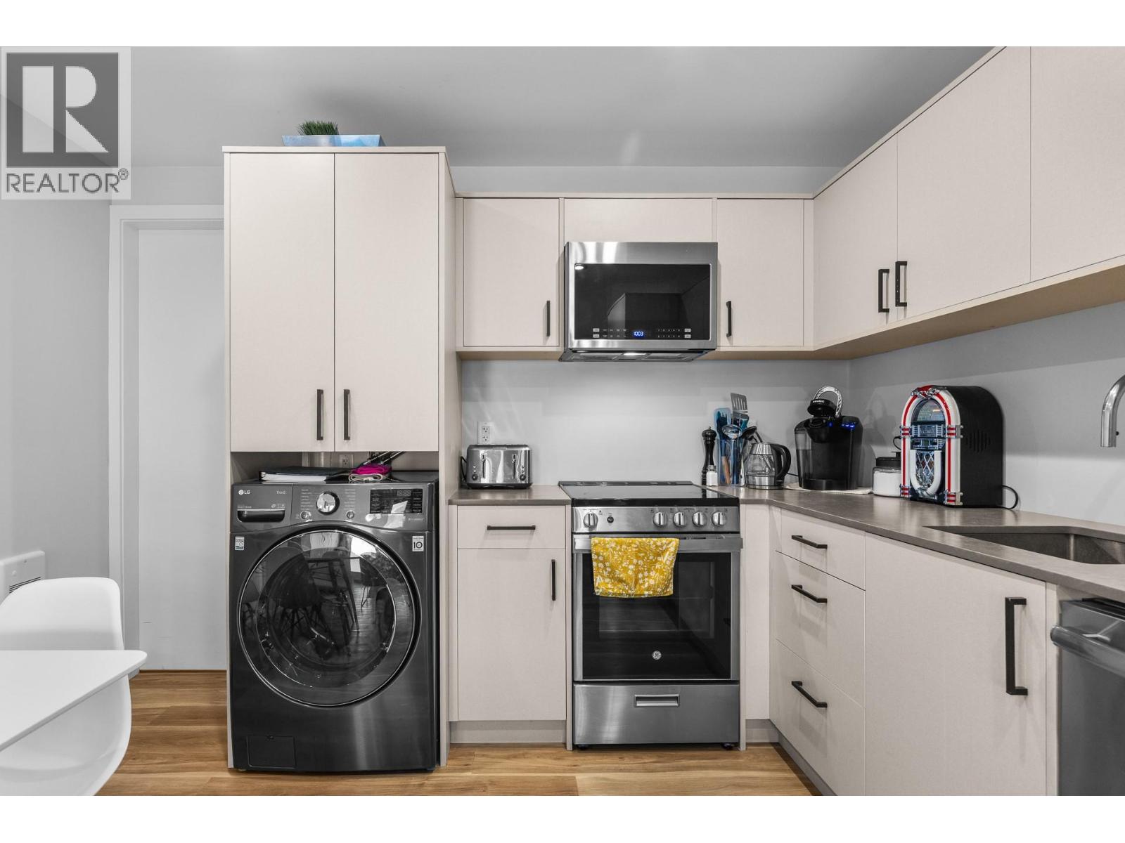 4043 Lakeside Road, Penticton, British Columbia  V2A 8W3 - Photo 53 - 10372066