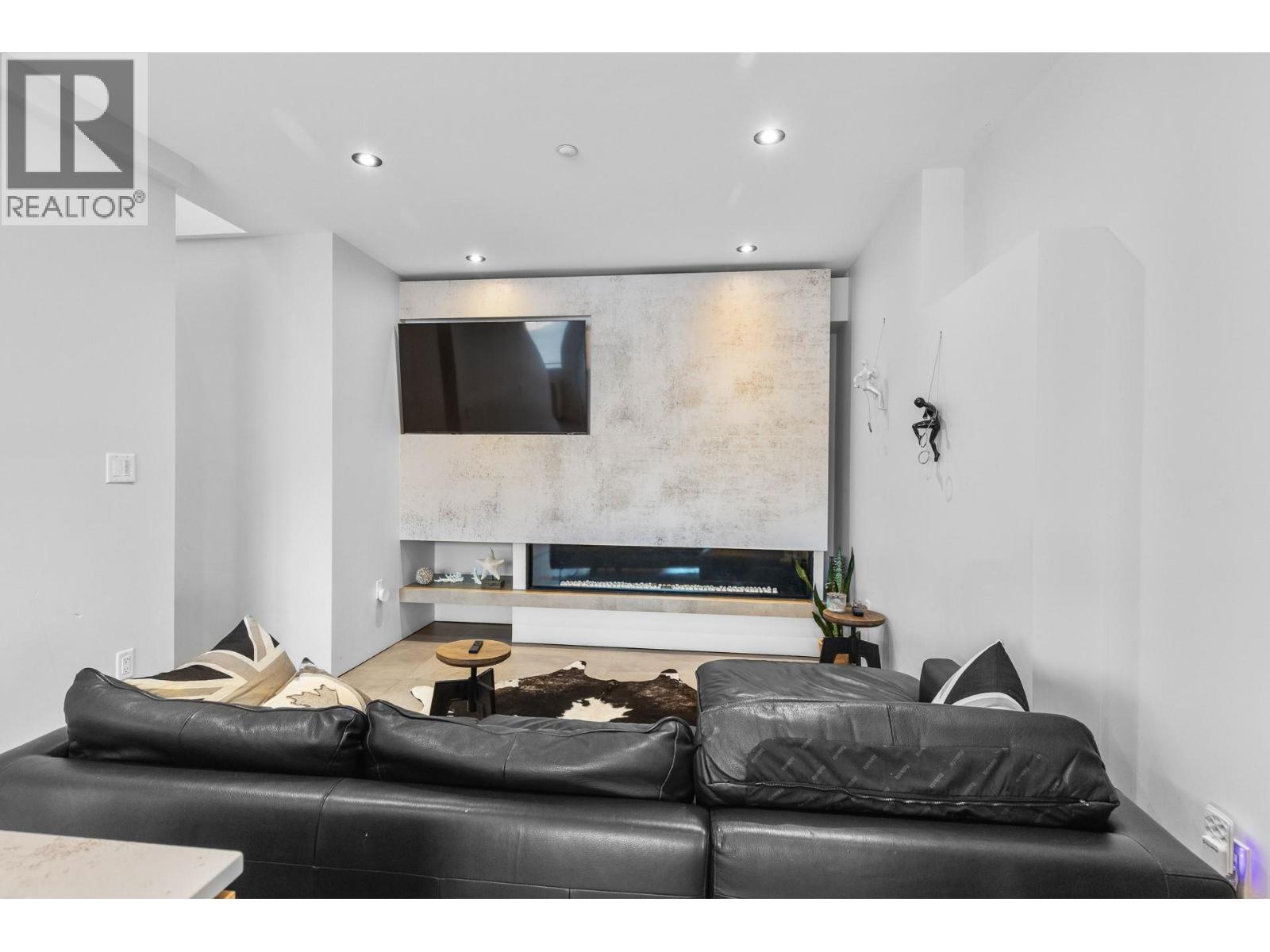 4043 Lakeside Road, Penticton, British Columbia  V2A 8W3 - Photo 9 - 10372066