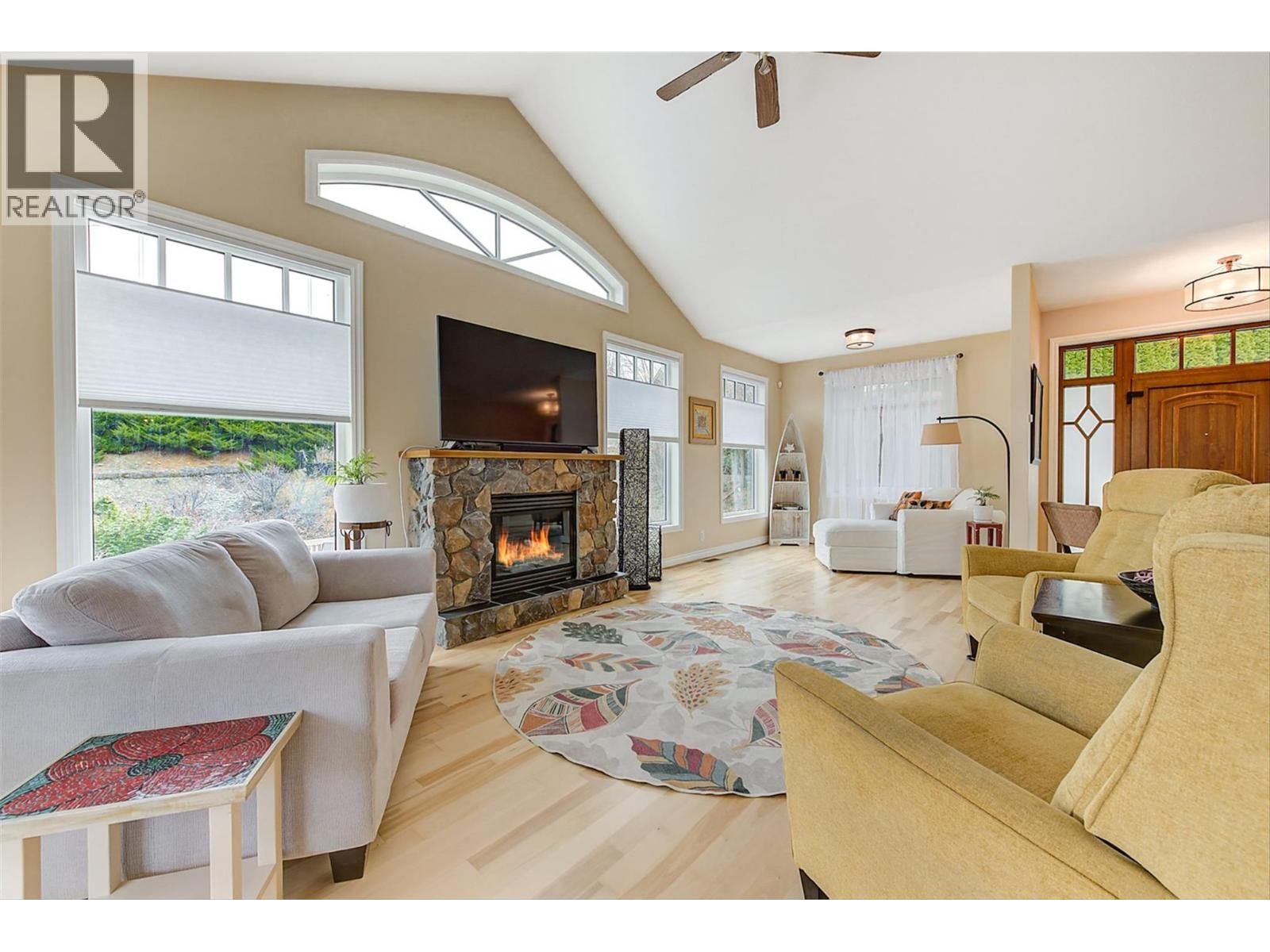 174 Jewell Place, Summerland, British Columbia  V0H 1Z4 - Photo 3 - 10372053