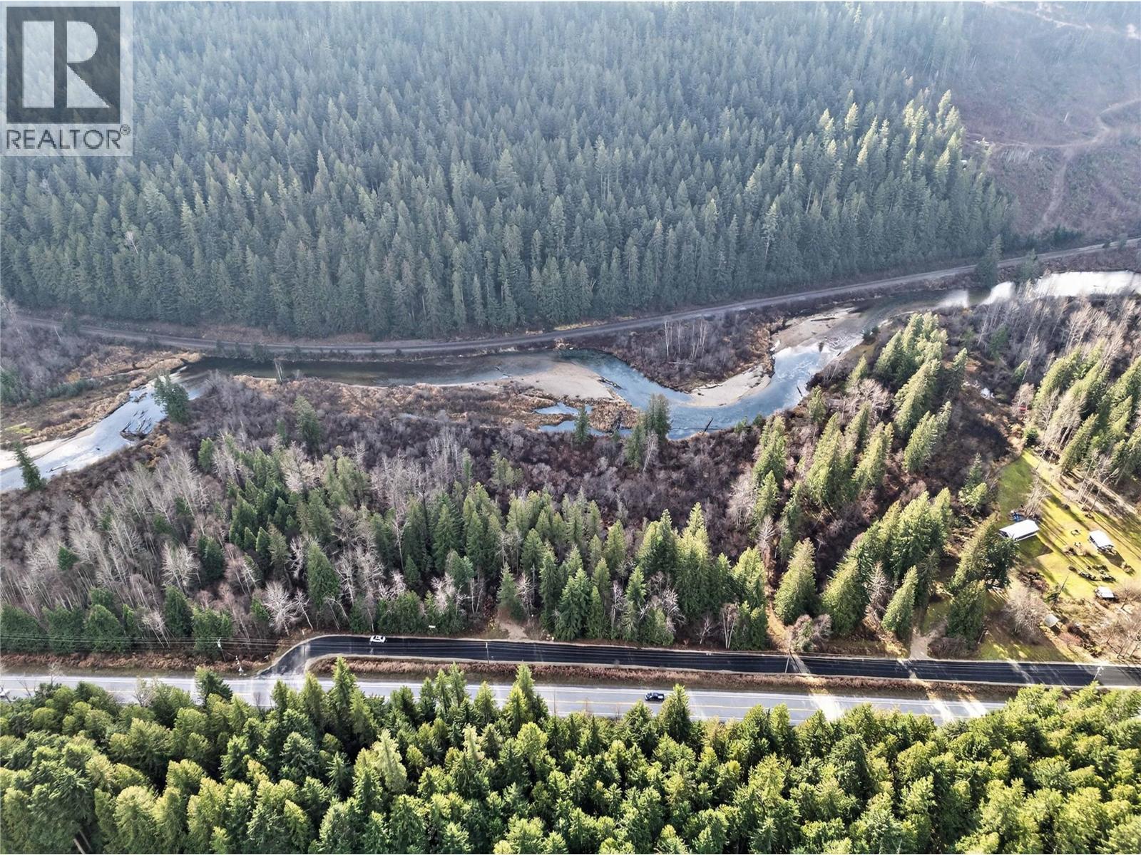 5926 Ferguson Frontage Road, malakwa, British Columbia