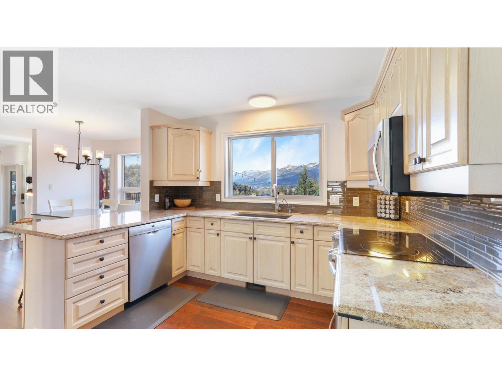 945 Westridge Way, Invermere, British Columbia  V0A 1K0 - Photo 13 - 10372013