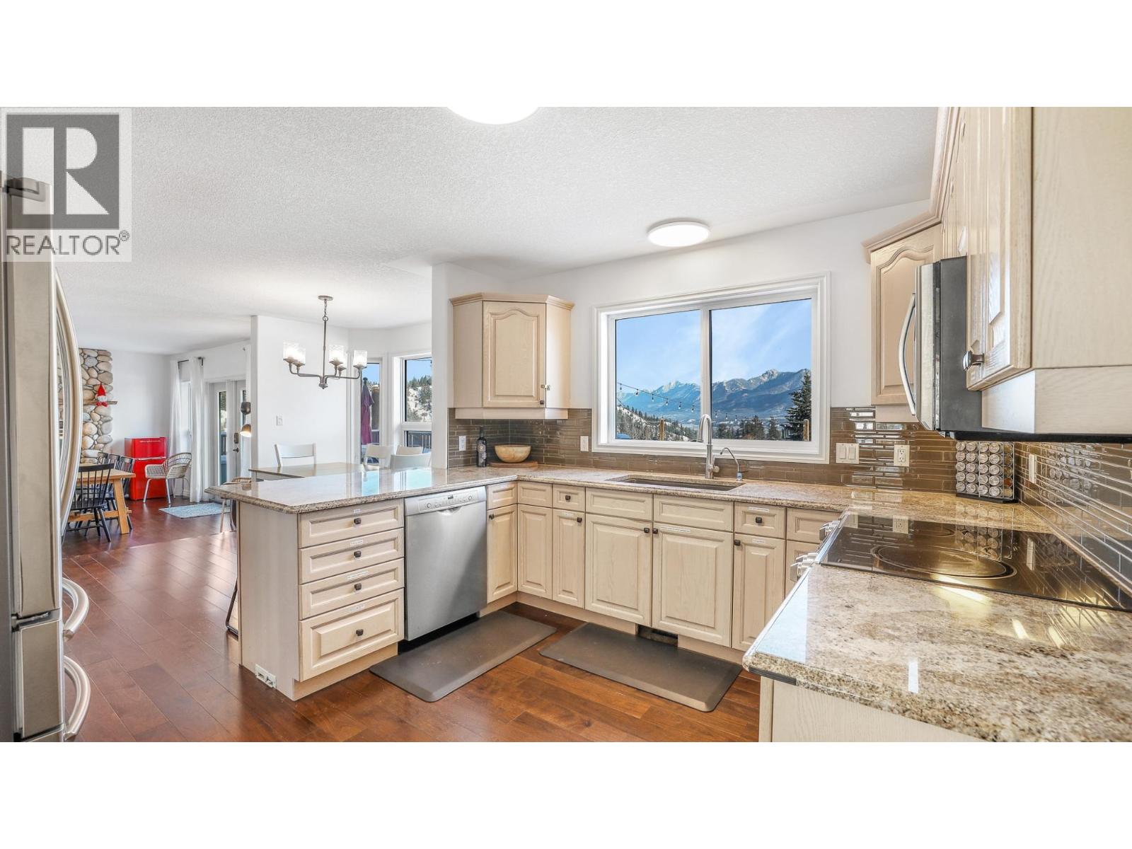 945 Westridge Way, Invermere, British Columbia  V0A 1K0 - Photo 15 - 10372013