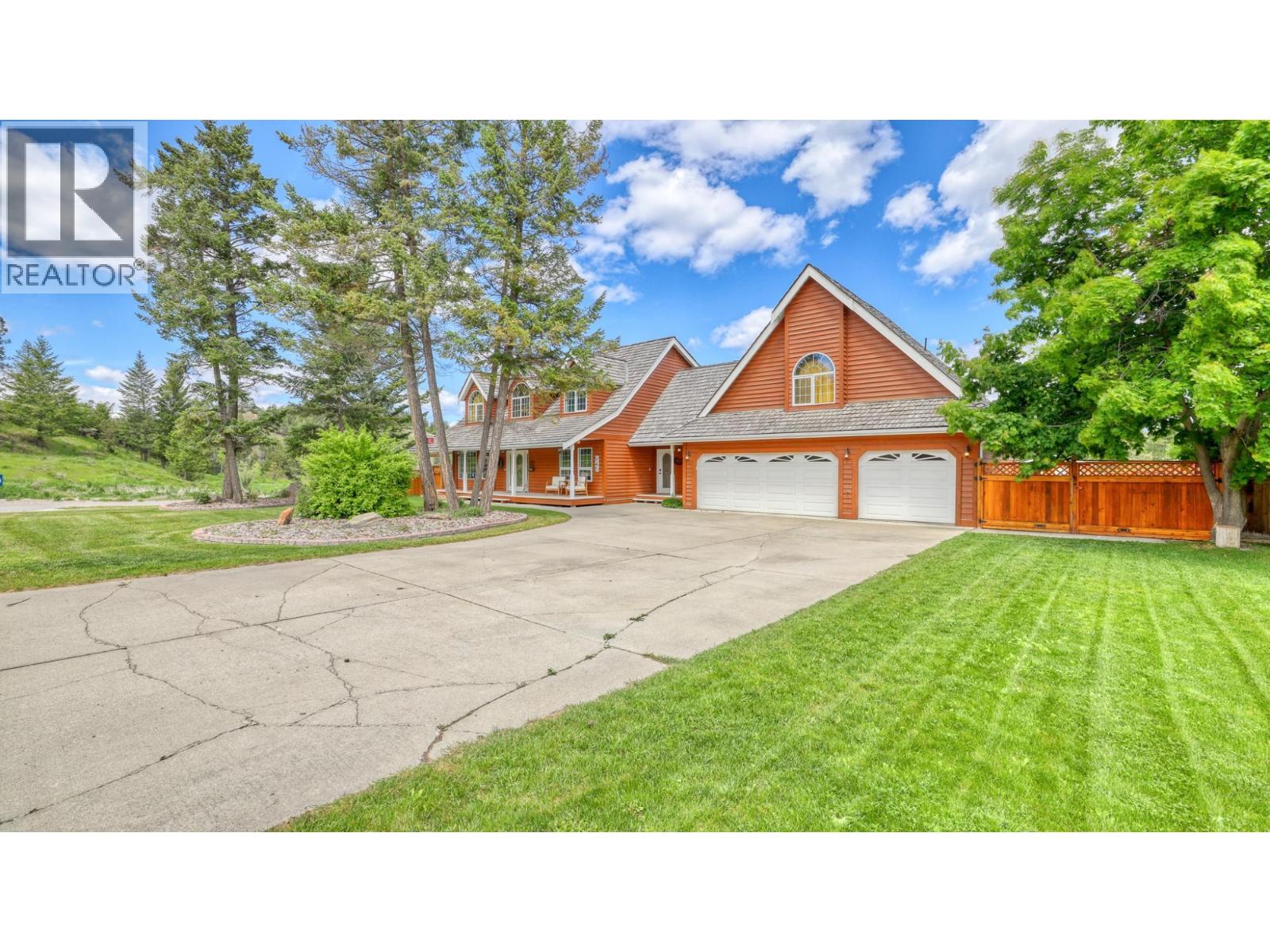 945 Westridge Way, Invermere, British Columbia  V0A 1K0 - Photo 2 - 10372013