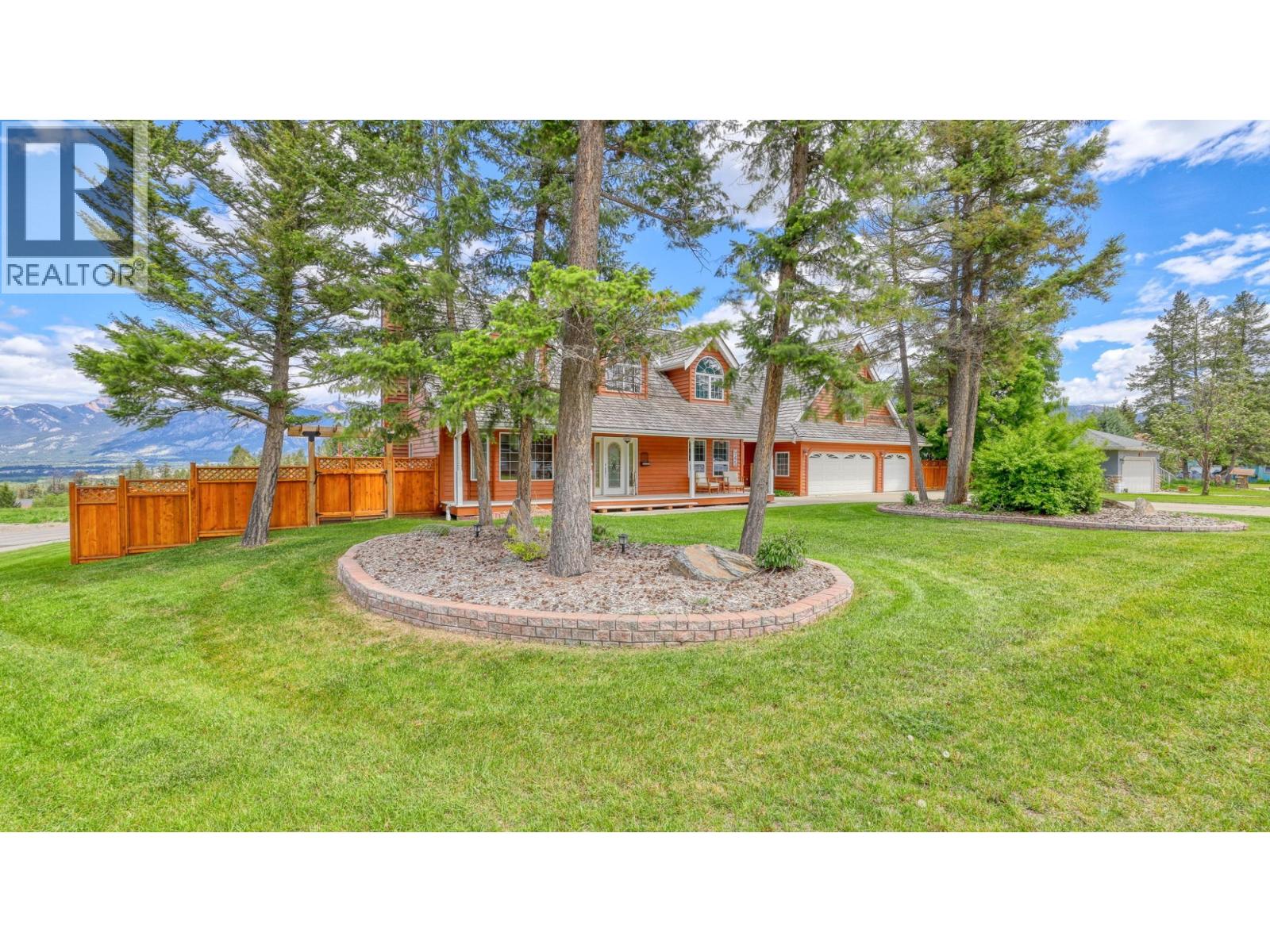 945 Westridge Way, Invermere, British Columbia  V0A 1K0 - Photo 3 - 10372013
