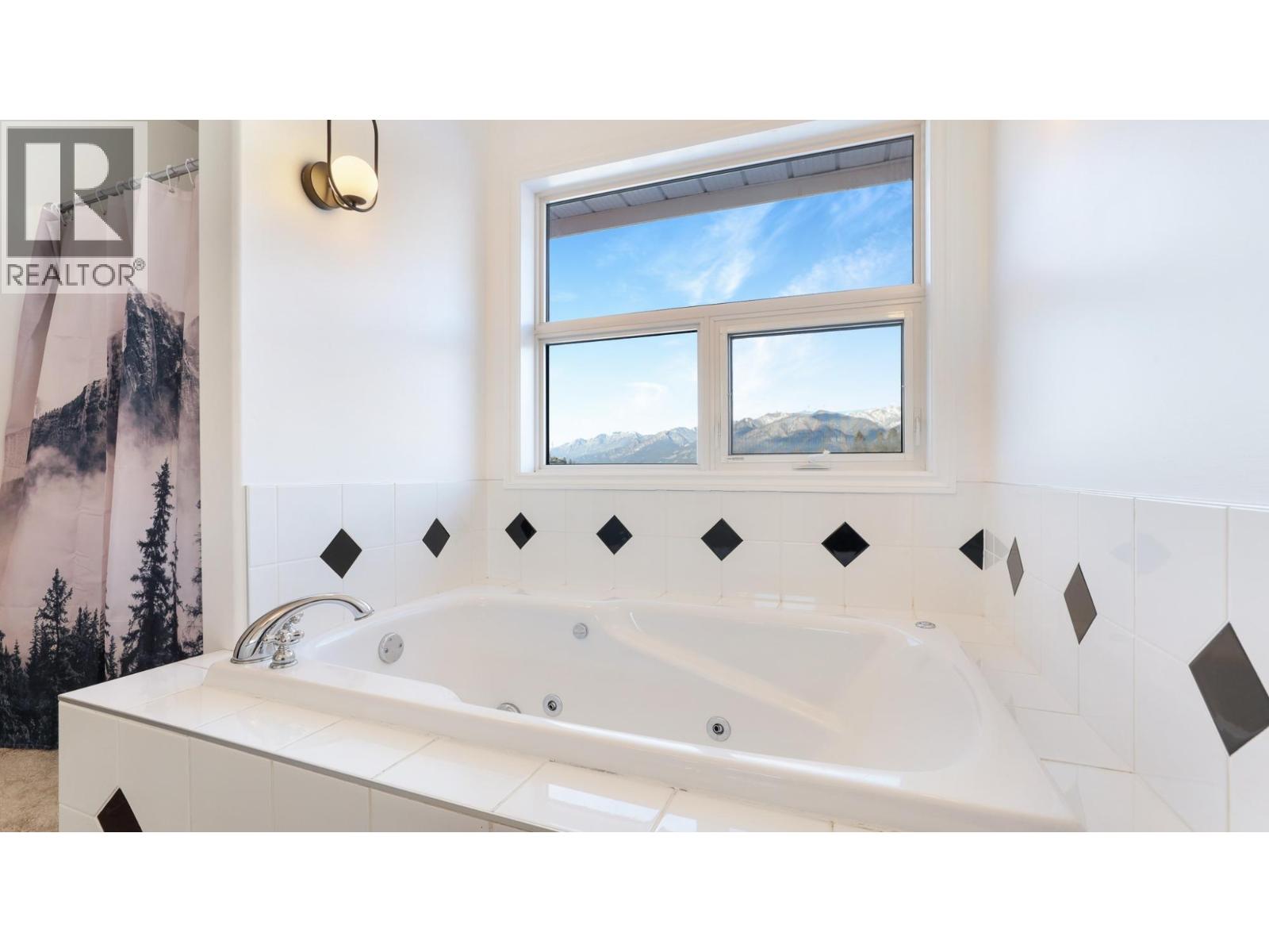 945 Westridge Way, Invermere, British Columbia  V0A 1K0 - Photo 31 - 10372013