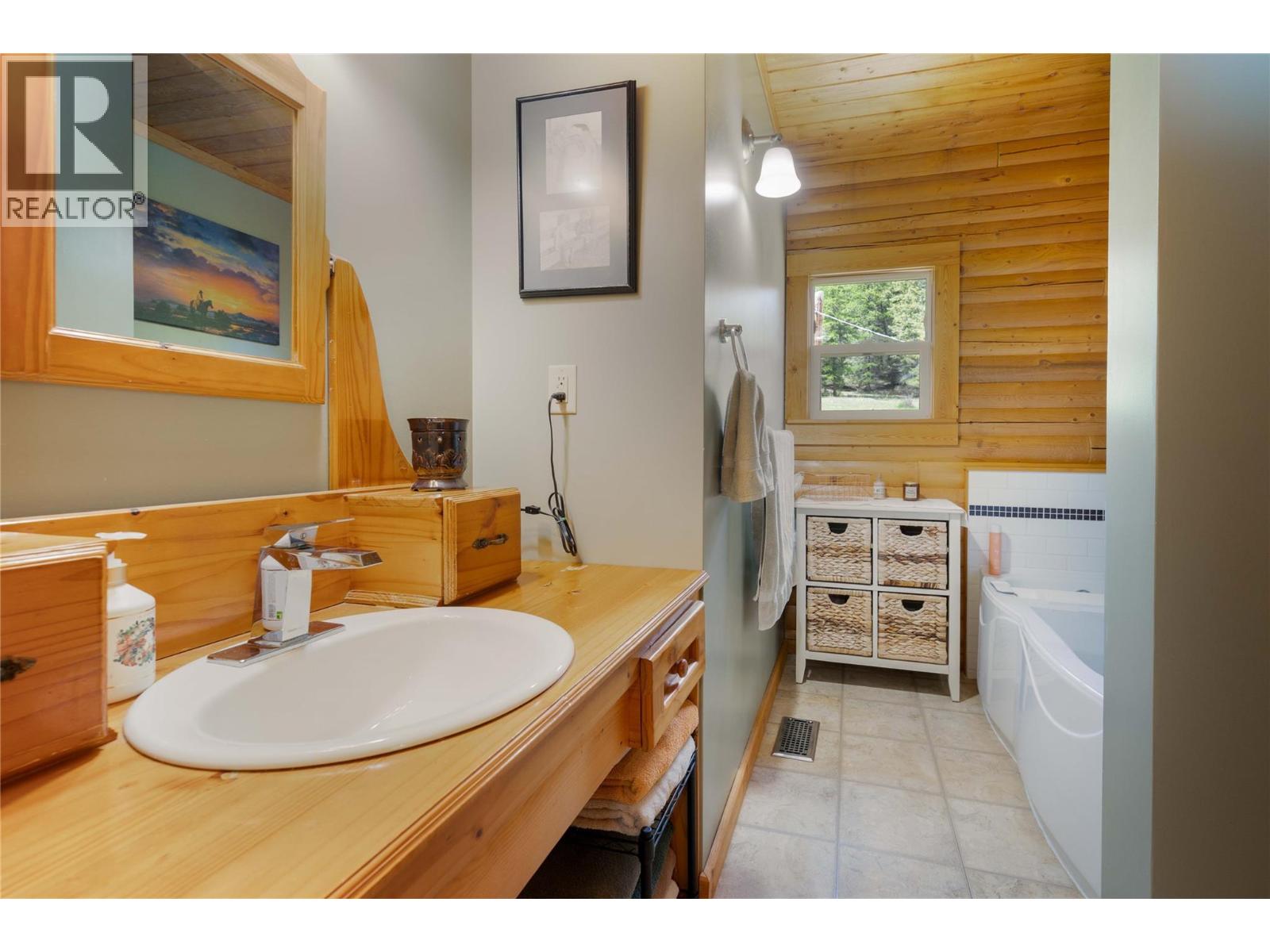 102 Gibson Road, Lumby, British Columbia  V0E 2G1 - Photo 9 - 10372165