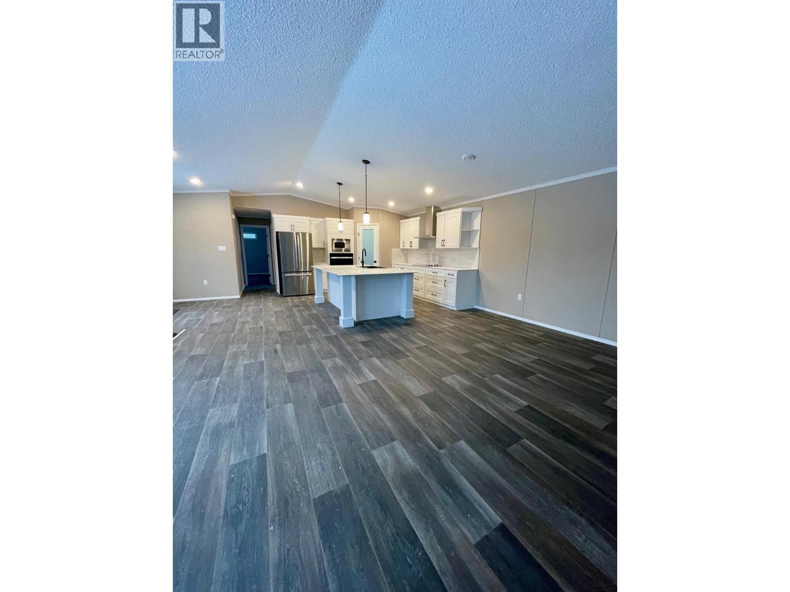 22 Cherokee Drive, Elkford, British Columbia  V0B 1H0 - Photo 11 - 10372142