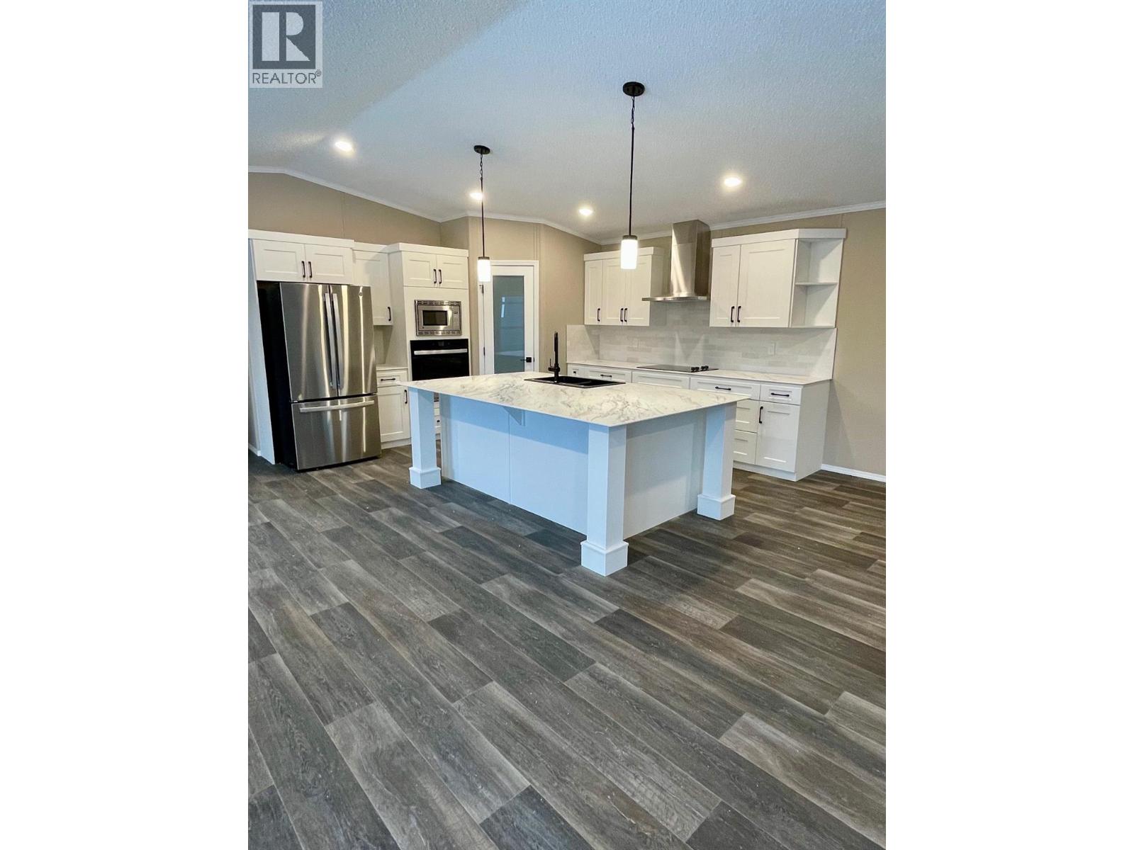 22 Cherokee Drive, Elkford, British Columbia  V0B 1H0 - Photo 12 - 10372142