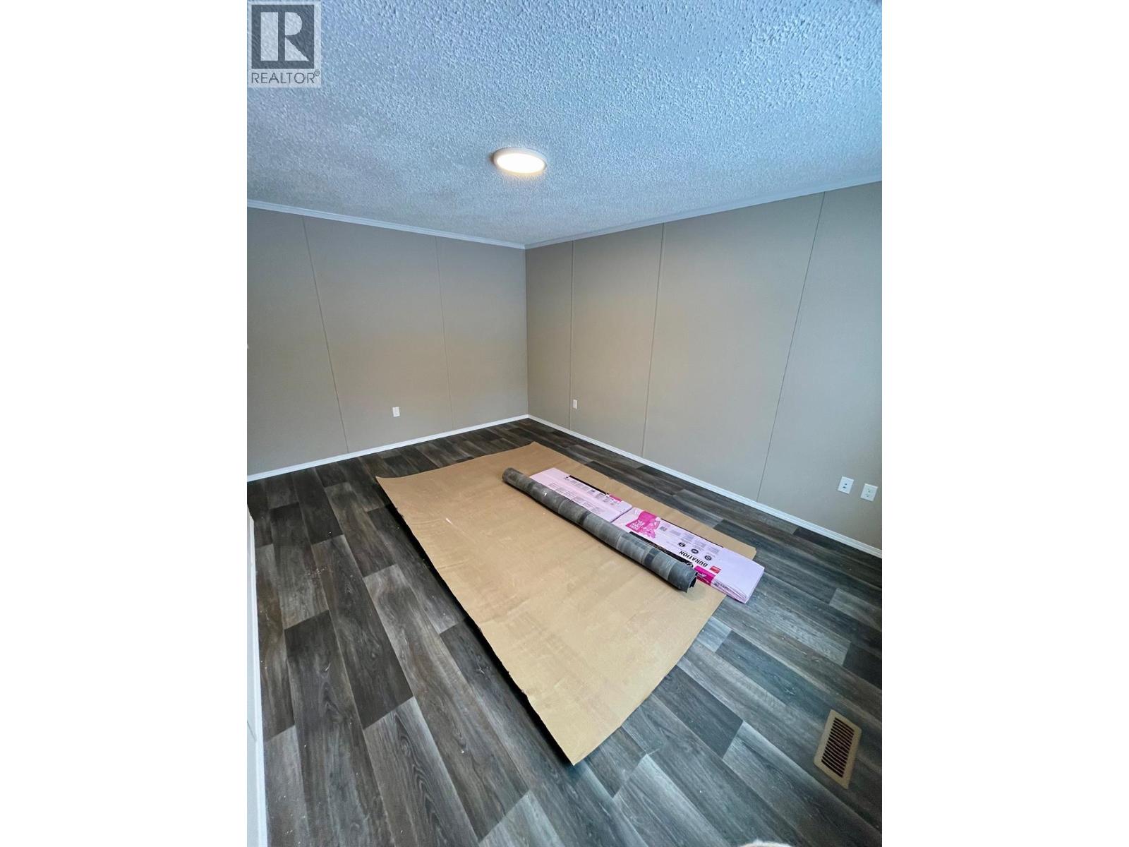 22 Cherokee Drive, Elkford, British Columbia  V0B 1H0 - Photo 28 - 10372142