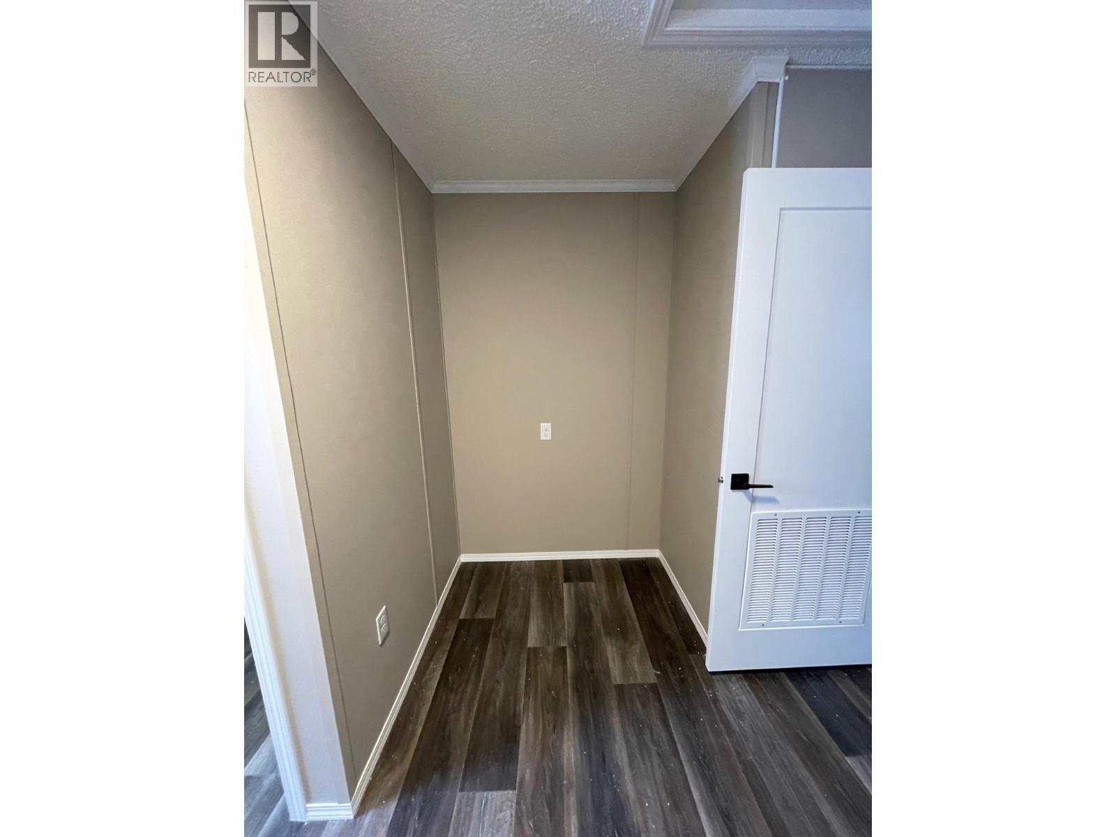 22 Cherokee Drive, Elkford, British Columbia  V0B 1H0 - Photo 32 - 10372142