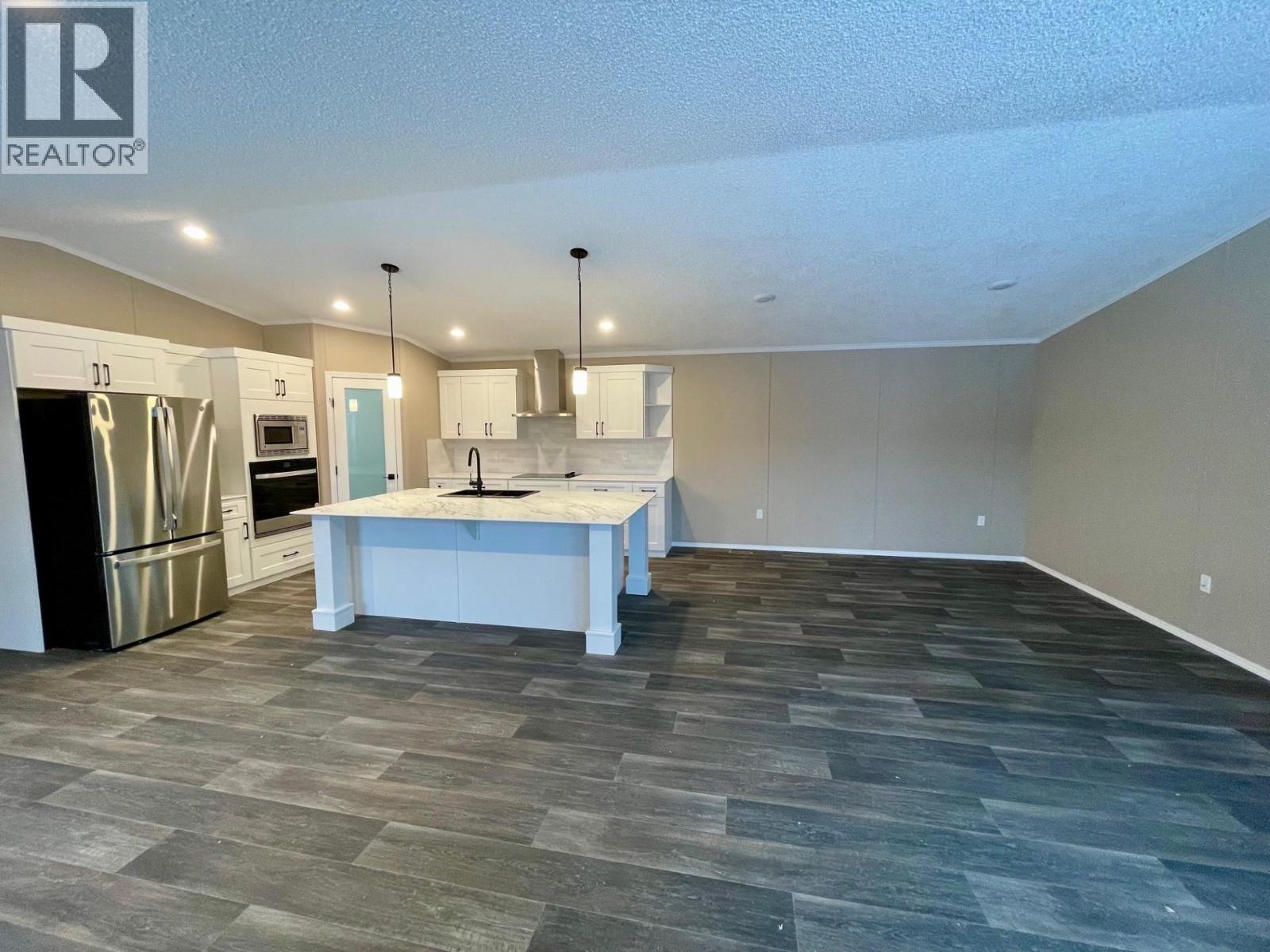 22 Cherokee Drive, Elkford, British Columbia  V0B 1H0 - Photo 9 - 10372142