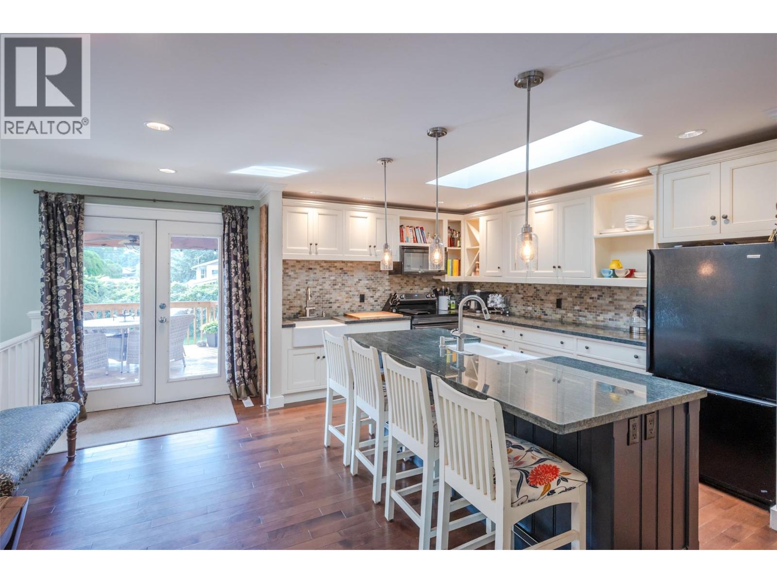 5545 Sawmill Road, Oliver, British Columbia  V0H 1T9 - Photo 2 - 10372056