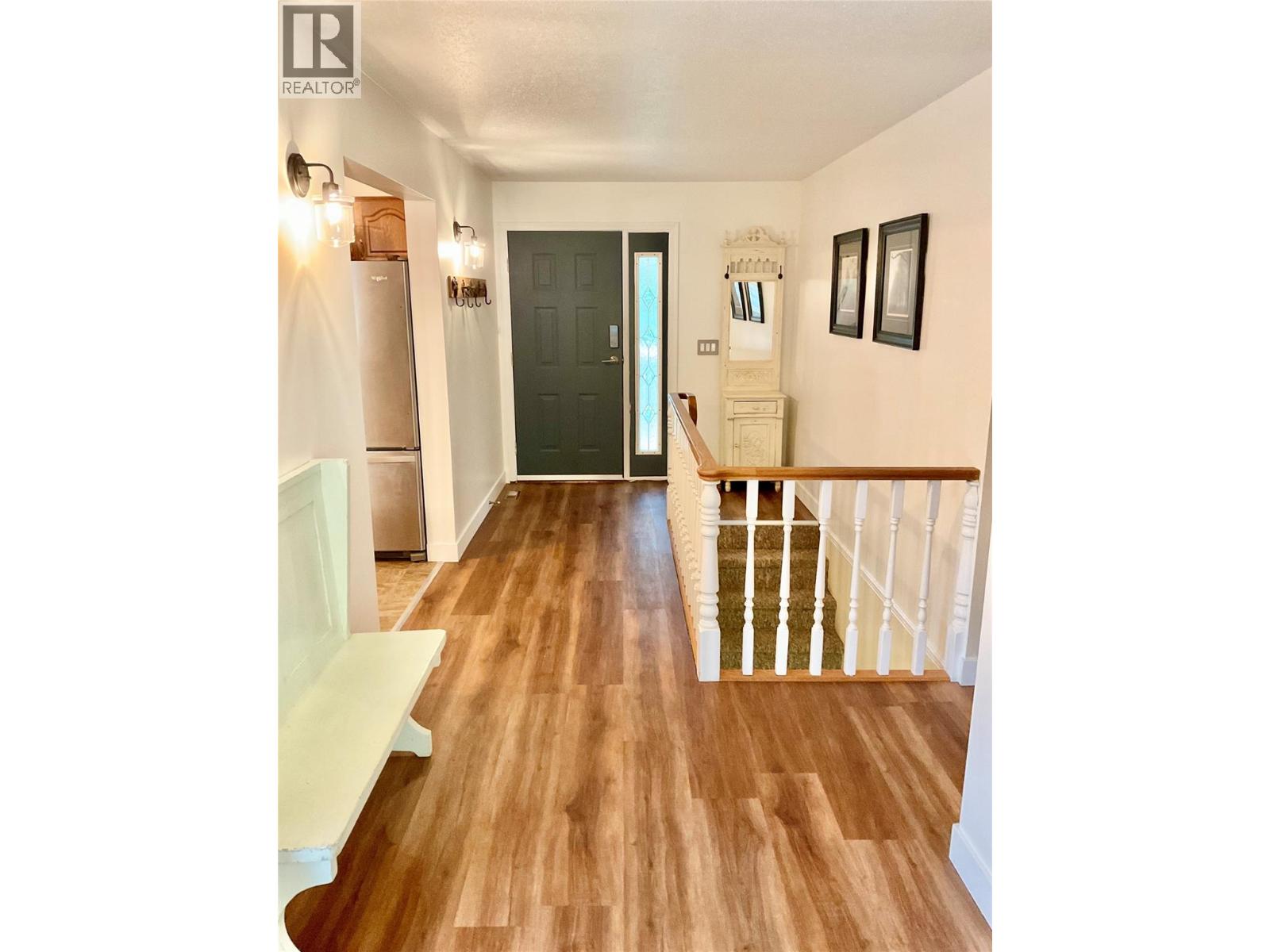 706 Central Avenue, Midway, British Columbia  V0H 1M0 - Photo 19 - 10372210