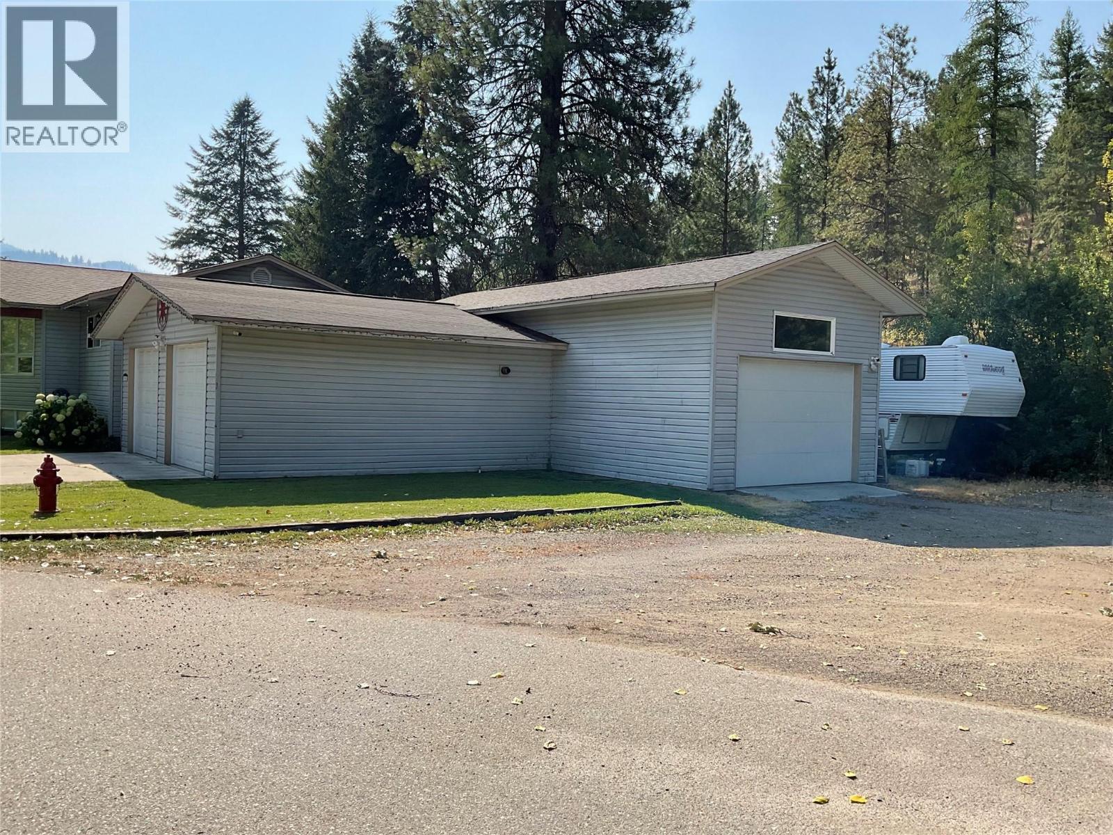 706 Central Avenue, Midway, British Columbia  V0H 1M0 - Photo 3 - 10372210