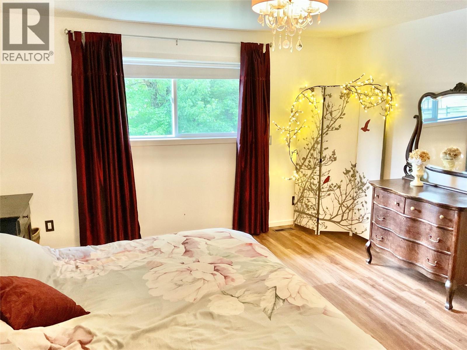 706 Central Avenue, Midway, British Columbia  V0H 1M0 - Photo 39 - 10372210