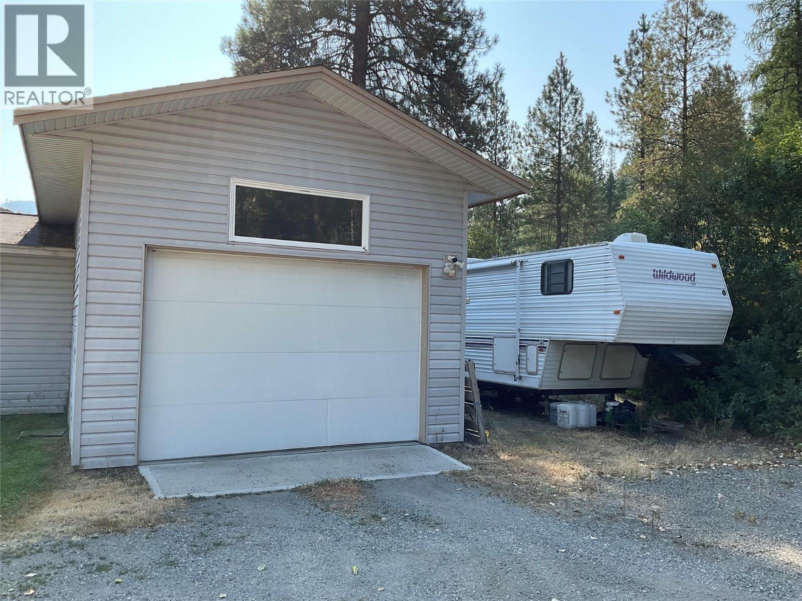 706 Central Avenue, Midway, British Columbia  V0H 1M0 - Photo 4 - 10372210