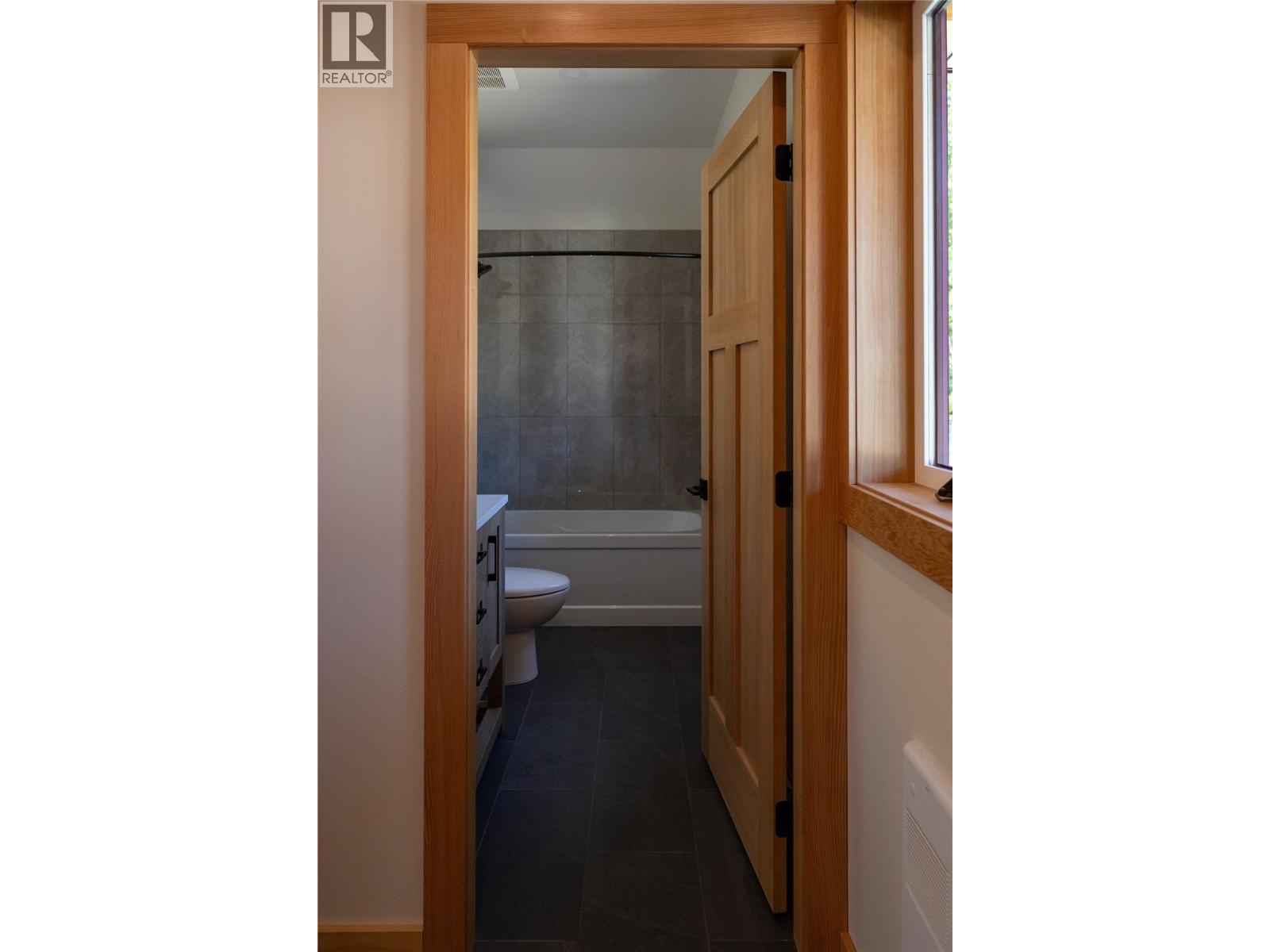 145 Lakeview Drive, Nelson, British Columbia  V1L 6W6 - Photo 13 - 10372109