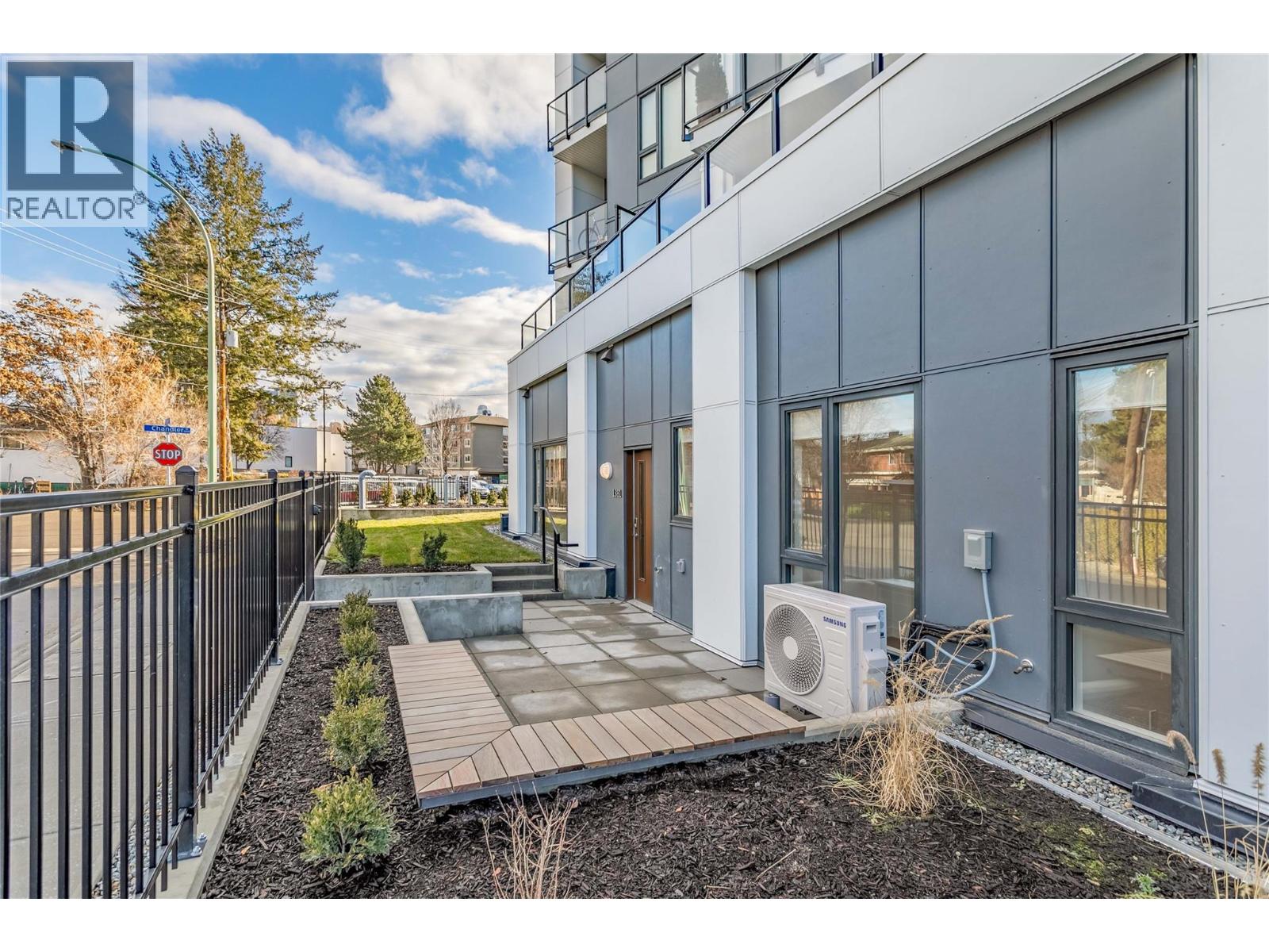 1381 Belaire Avenue, Kelowna, British Columbia  V1Y 3Z3 - Photo 2 - 10372225