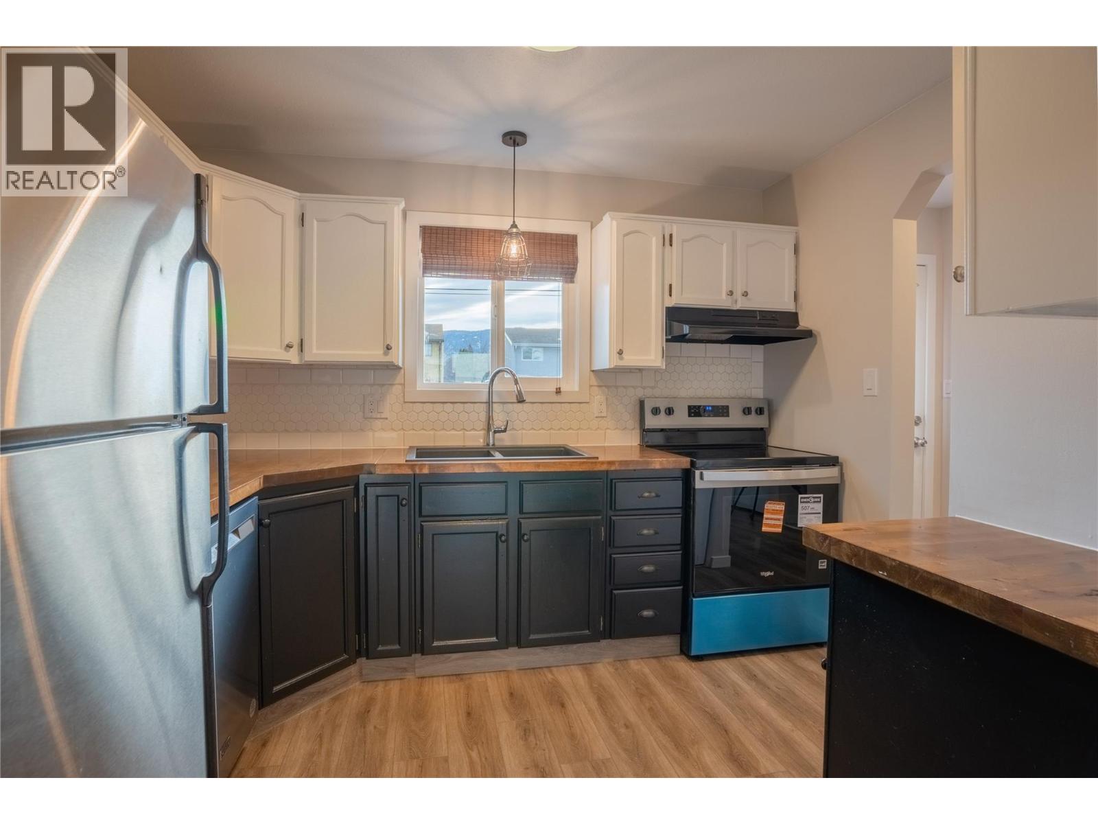 970 Oakville Street Unit# 111, Penticton, British Columbia  V2A 8J6 - Photo 3 - 10372050