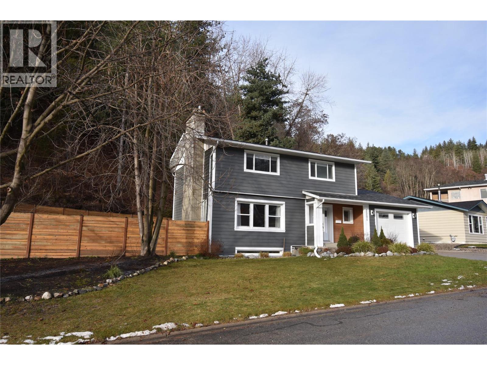 2201 Mcbride Street, Trail, British Columbia  V1R 3A6 - Photo 2 - 10372246