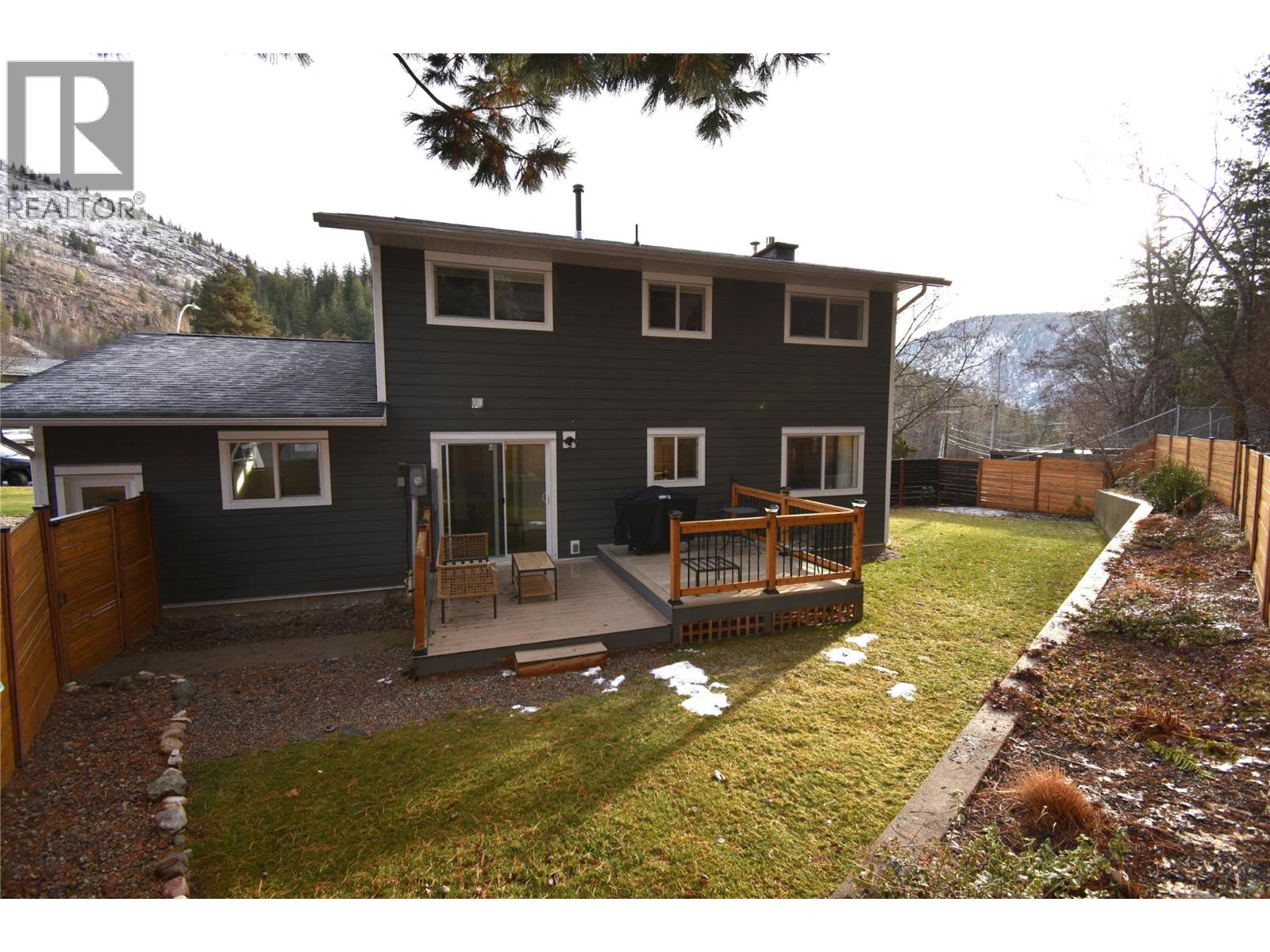 2201 Mcbride Street, Trail, British Columbia  V1R 3A6 - Photo 28 - 10372246