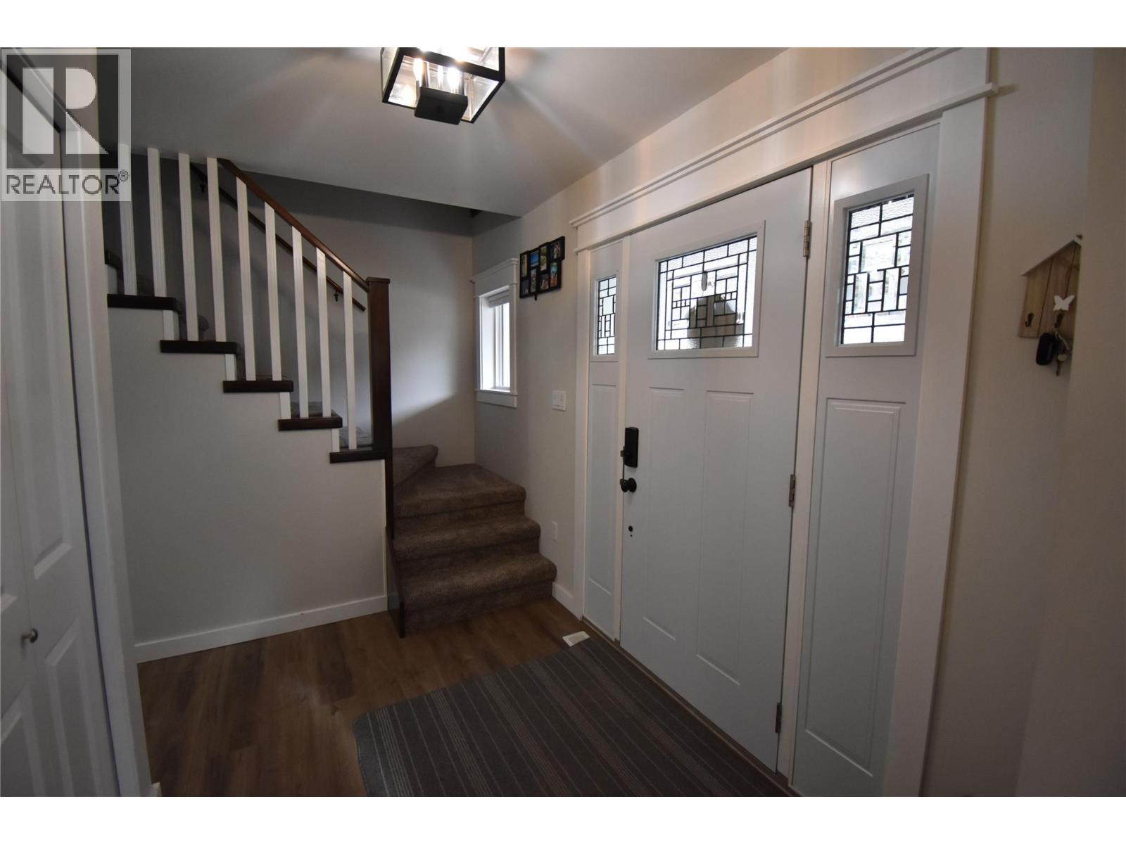 2201 Mcbride Street, Trail, British Columbia  V1R 3A6 - Photo 3 - 10372246