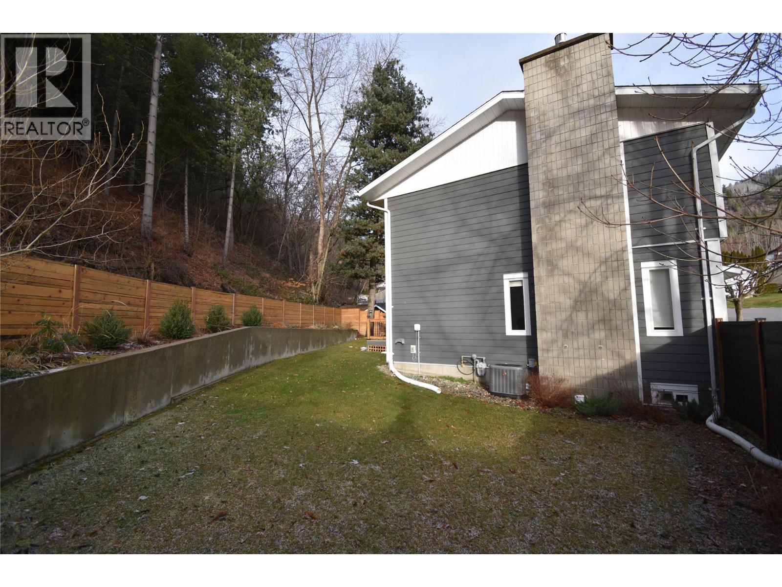 2201 Mcbride Street, Trail, British Columbia  V1R 3A6 - Photo 32 - 10372246