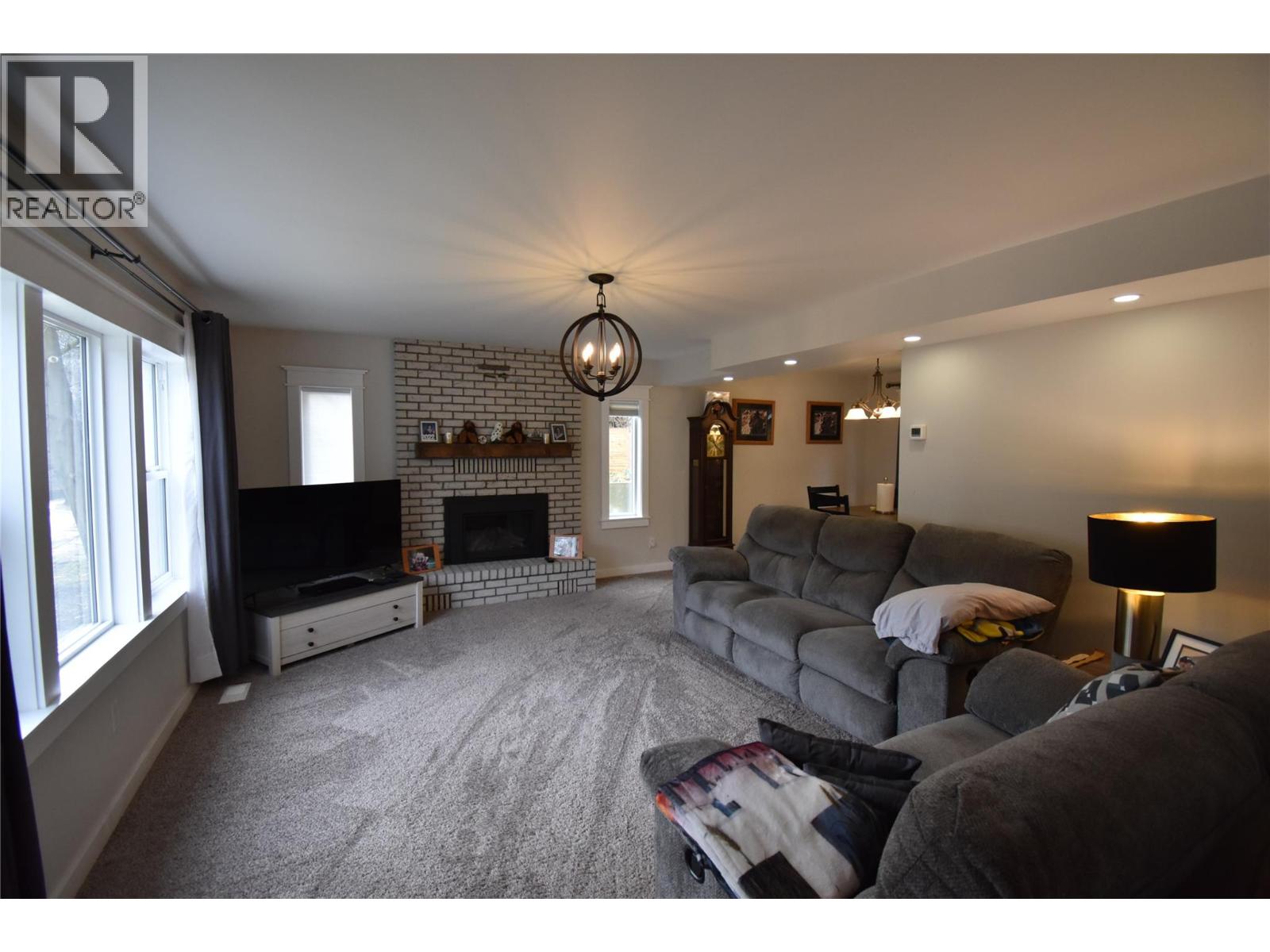 2201 Mcbride Street, Trail, British Columbia  V1R 3A6 - Photo 4 - 10372246