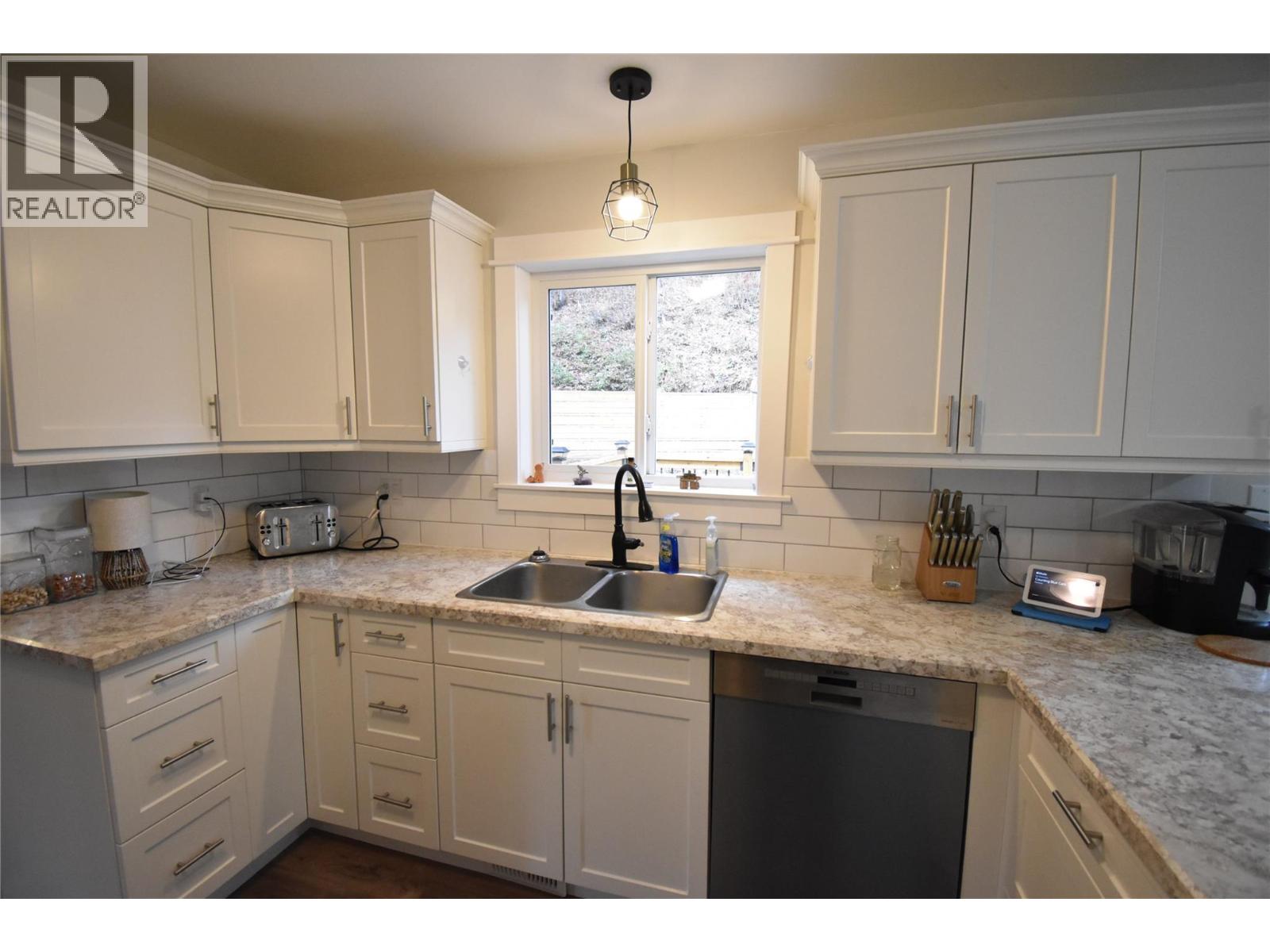 2201 Mcbride Street, Trail, British Columbia  V1R 3A6 - Photo 8 - 10372246