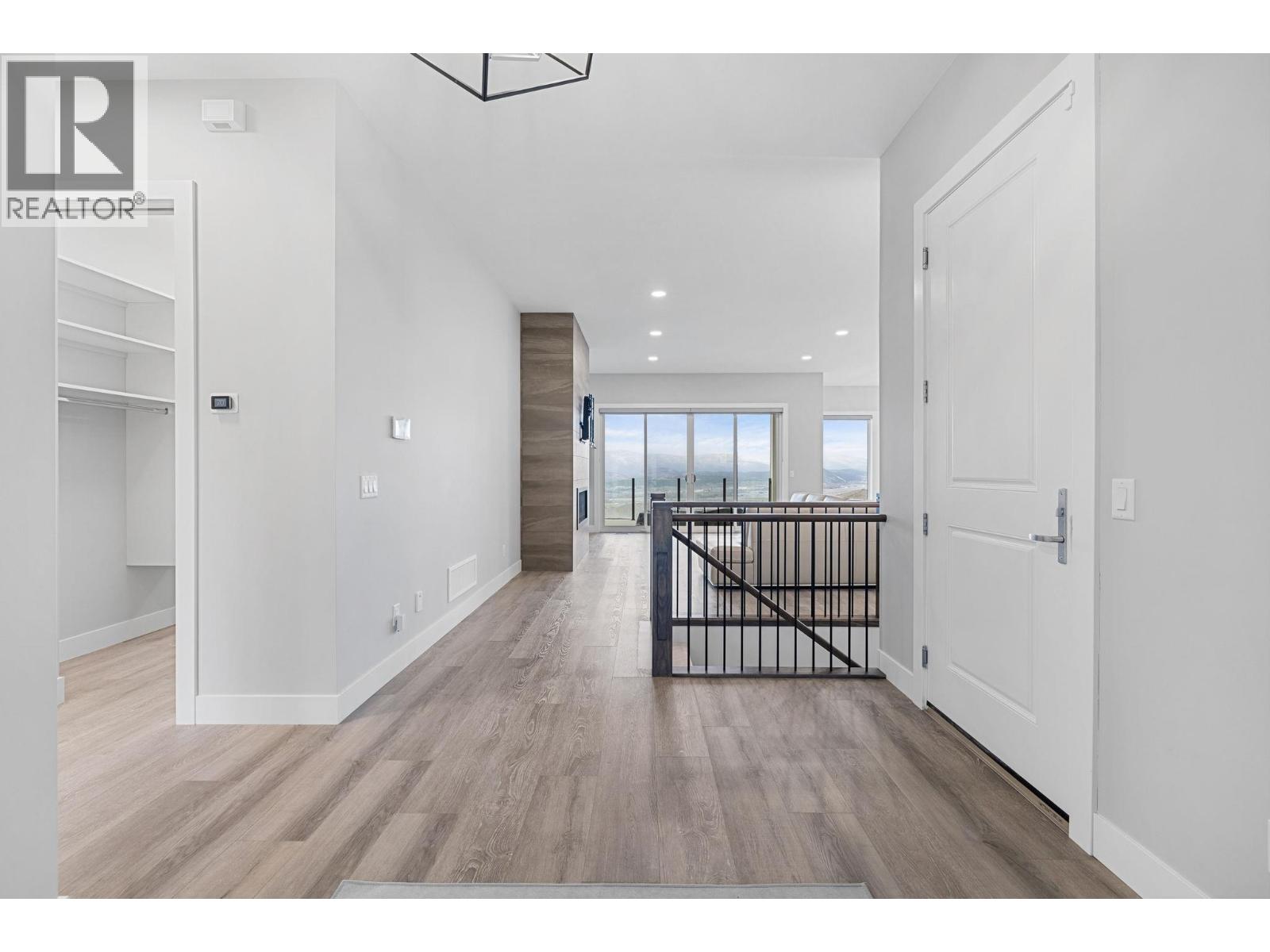 1940 Foxtail Terrace, Kelowna, British Columbia  V1P 1T9 - Photo 4 - 10372242