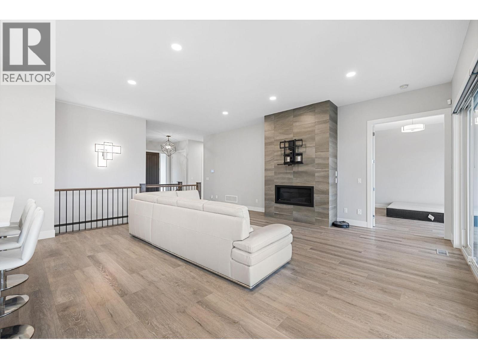 1940 Foxtail Terrace, Kelowna, British Columbia  V1P 1T9 - Photo 8 - 10372242