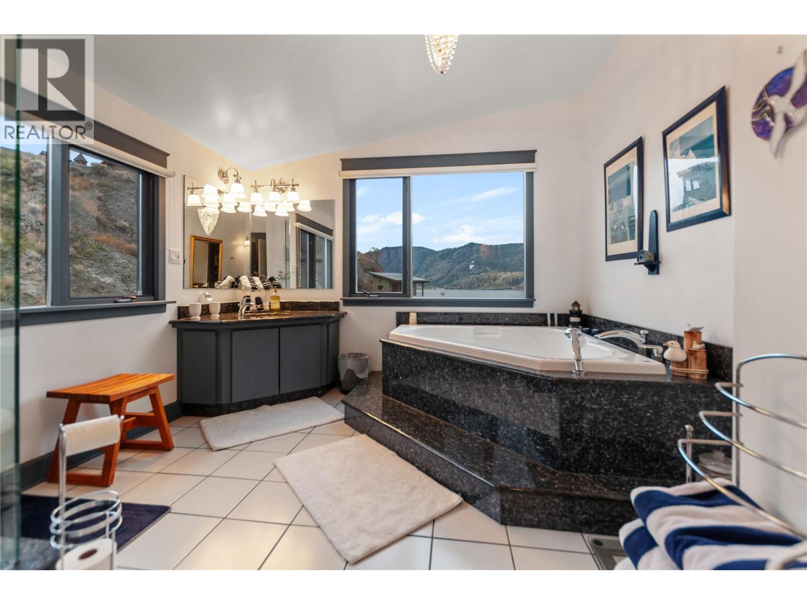 264 Eastside Road, Okanagan Falls, British Columbia  V0H 1R0 - Photo 27 - 10372320