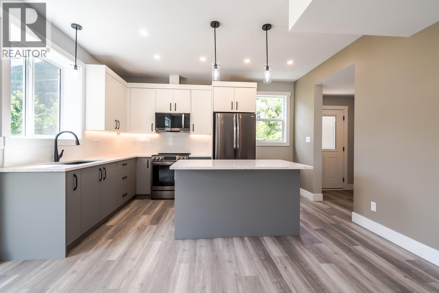 180 HOLLYWOOD Crescent, lillooet, British Columbia
