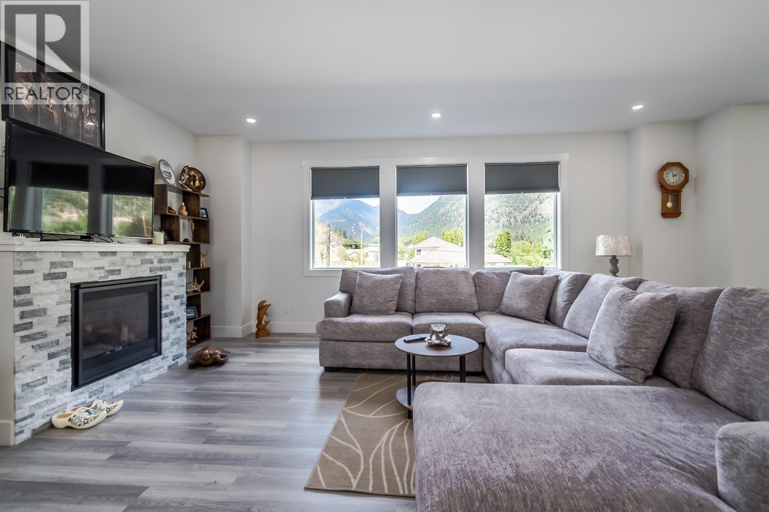 180 Hollywood Crescent, Lillooet, British Columbia  V0K 1V0 - Photo 4 - 10372417