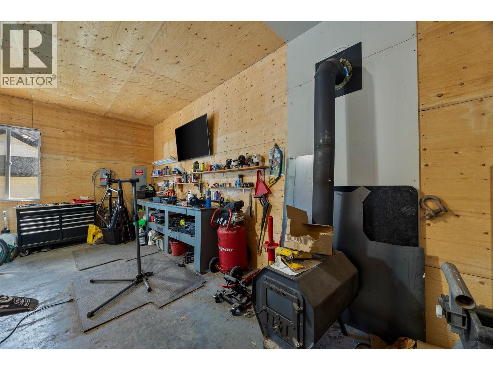 3060 Maquinna Road, Kamloops, British Columbia  V0E 3E1 - Photo 52 - 10372429